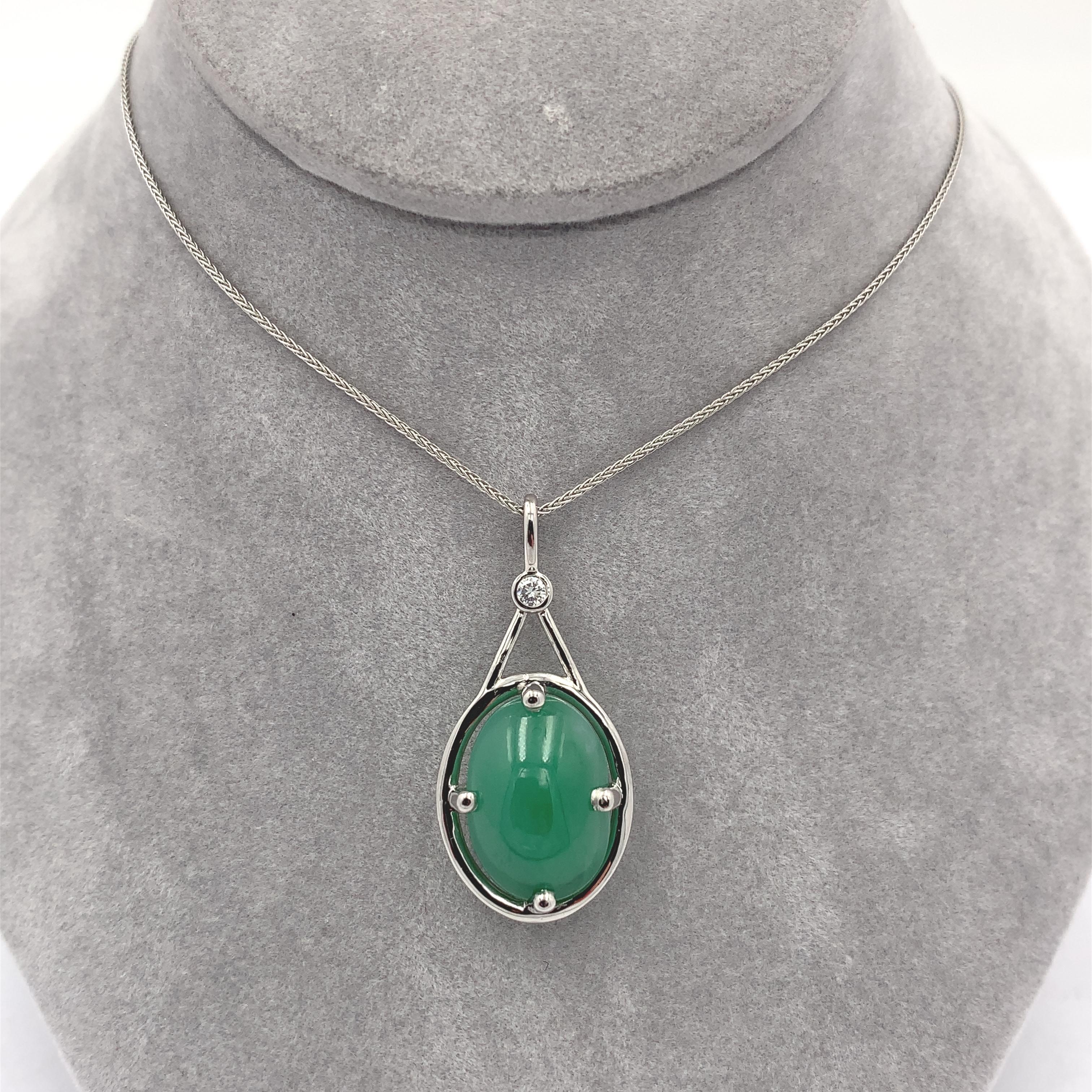 Platinum 9.55 carat GIA Jadeite A Jade Pendant with Diamond and Platinum Chain In New Condition For Sale In Big Bend, WI