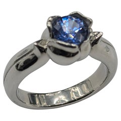 Platin .99 Karat Blauer Saphir Tulip Sculpture Ring