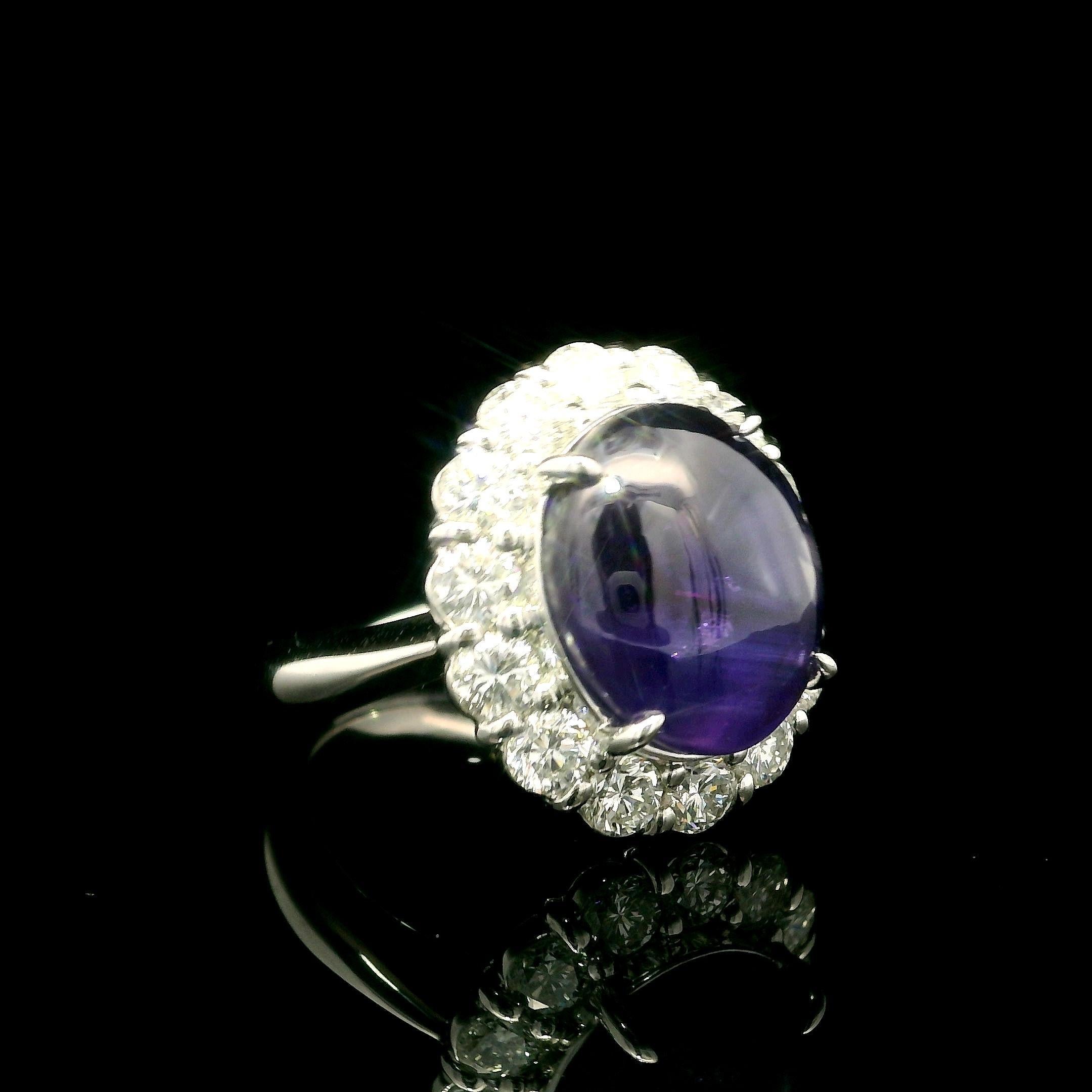 Cabochon Platino AGL 15,79ctw Senza calore Cambio di colore Zaffiro stella con anello aureolato di diamanti in vendita