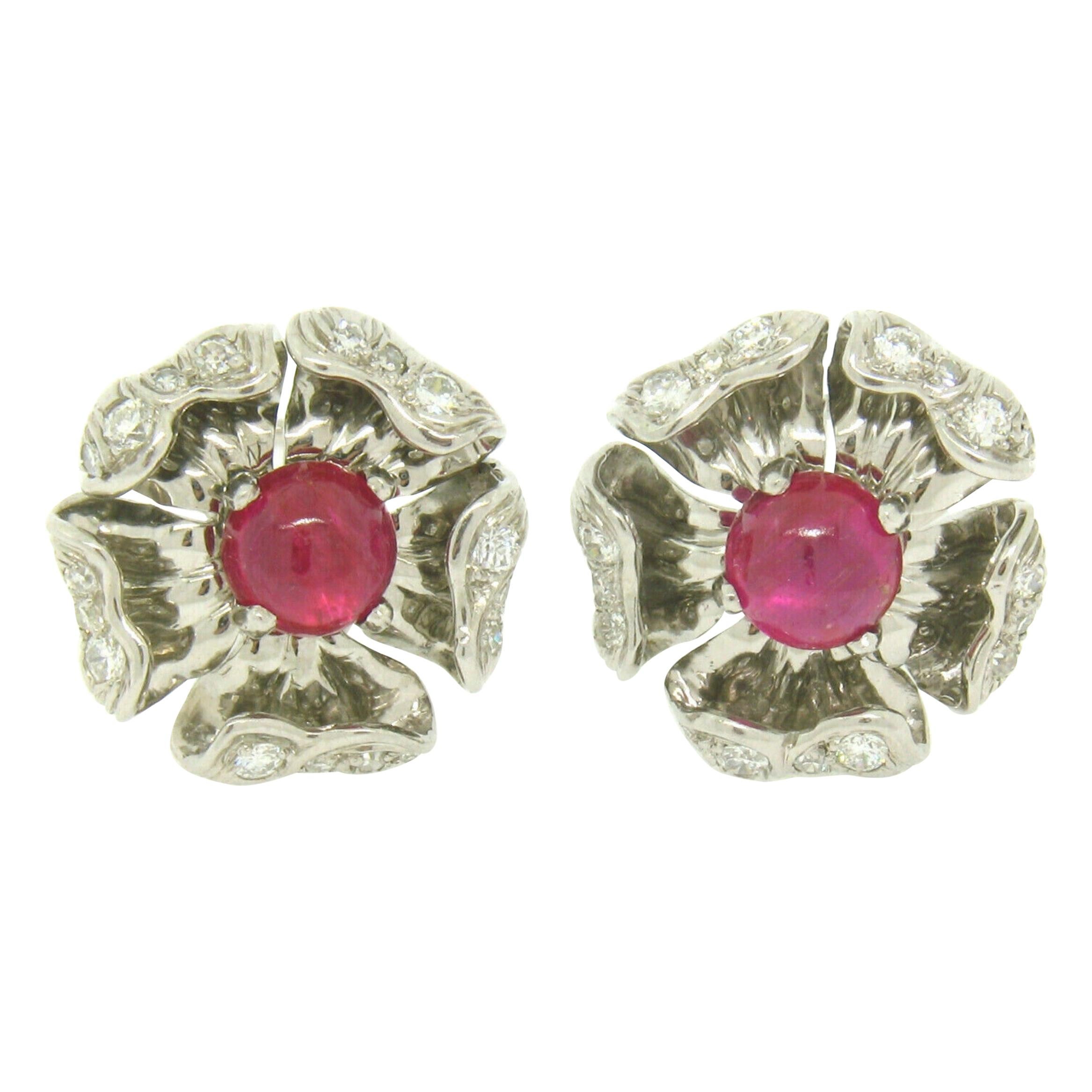 Clips d'oreilles à fleurs en platine avec rubis de Birmanie cabochon non chauffé et diamants de 5,00 carats certifiés AGL