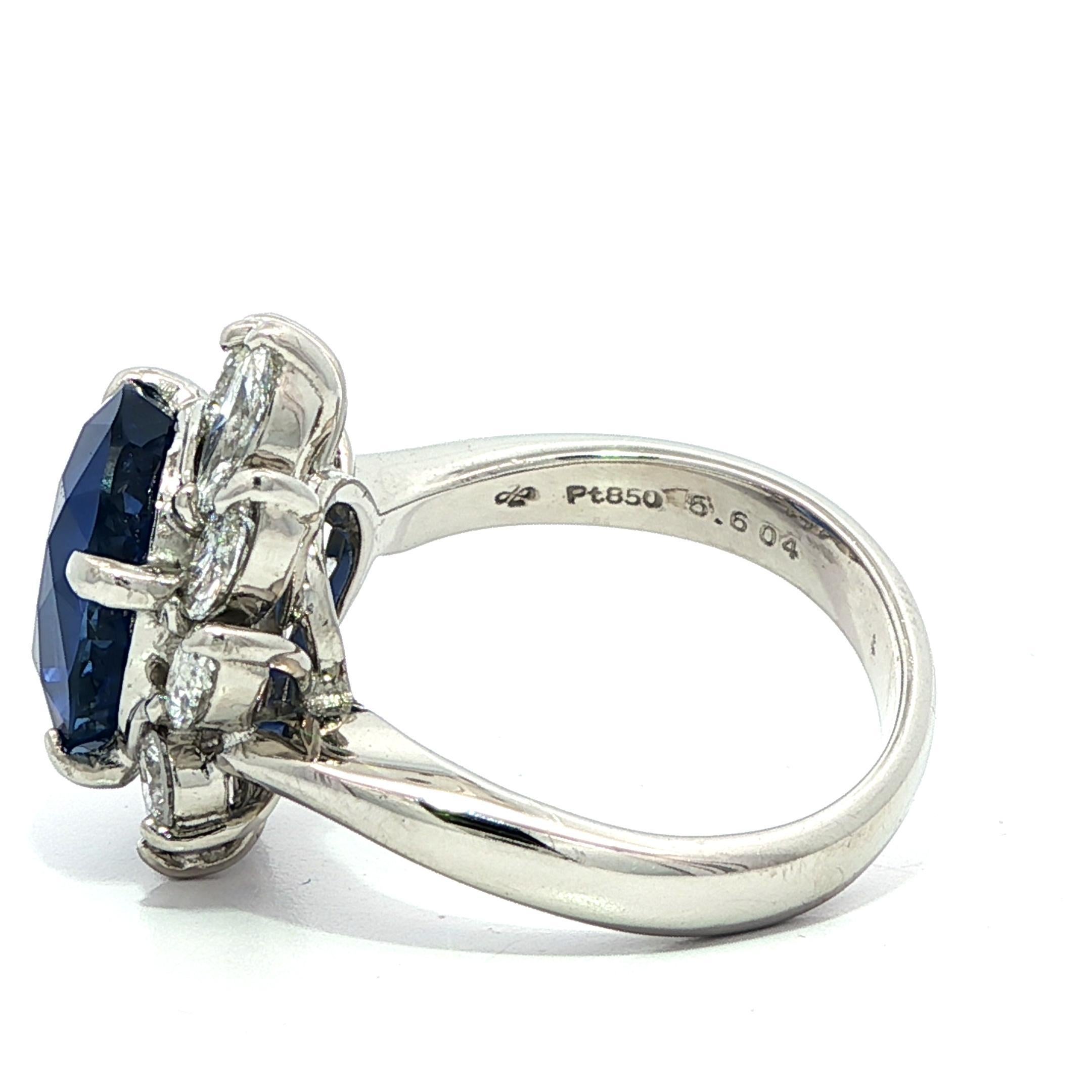 Platin AGL 6,82ctw Ceylon Seidig Samtig Blauer Saphir w / Diamant Halo Ring (Ovalschliff) im Angebot