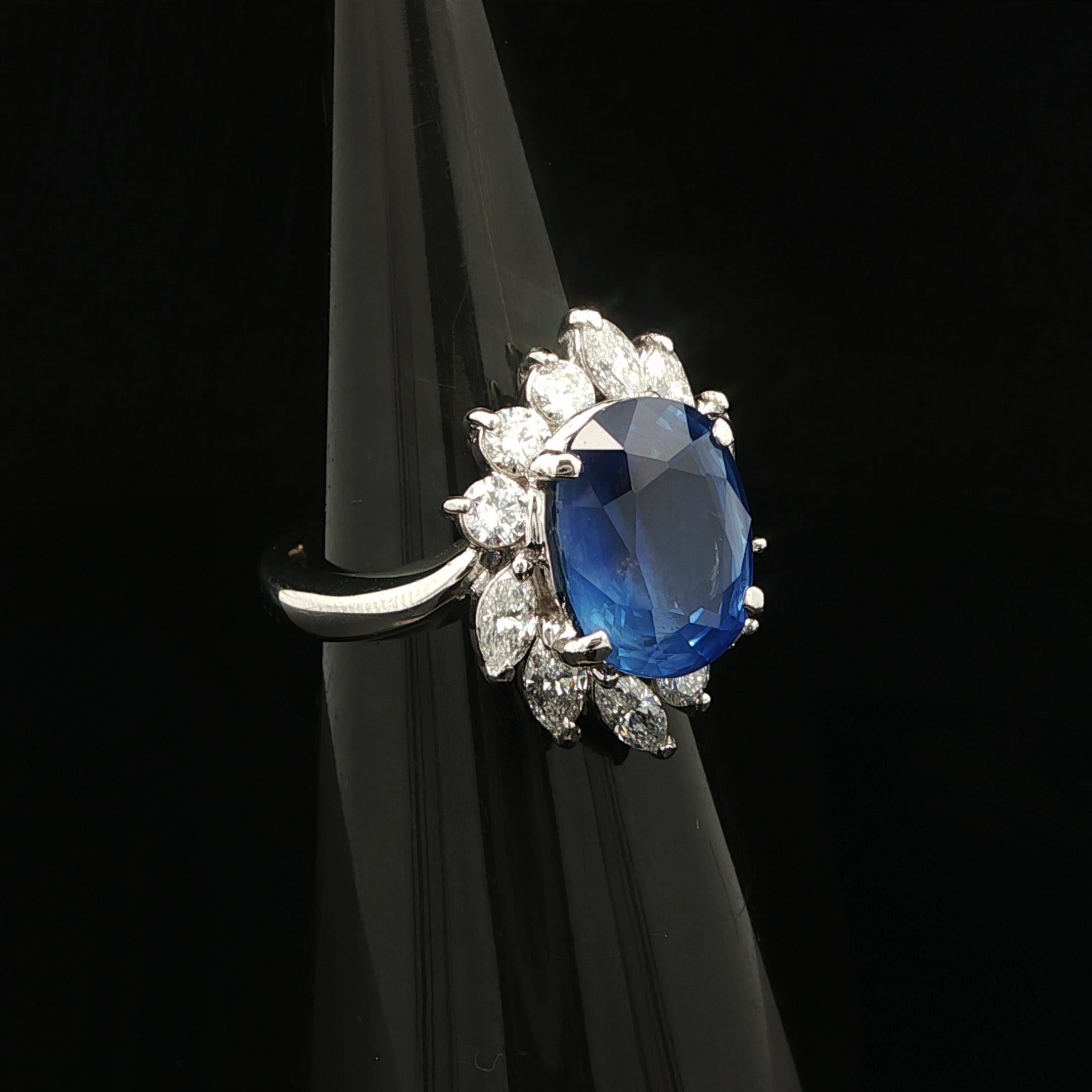 Platin AGL 6,82ctw Ceylon Seidig Samtig Blauer Saphir w / Diamant Halo Ring im Angebot 1