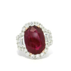 Anello in platino certificato AGL da 12,25 carati con rubino rosso ovale e diamanti
