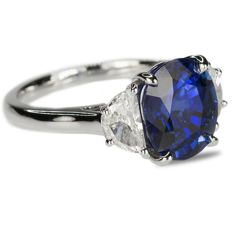 Platinum AGL Certified 5.17 Carat Ceylon Sapphire Ring For Sale at 1stdibs