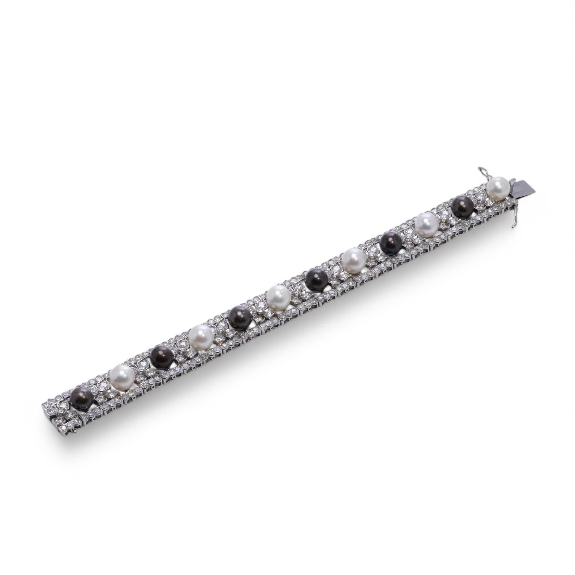 Brilliant Cut Platinum Akoya and Tahitian Pearl and Diamond Bracelet, 1970s - 180s For Sale