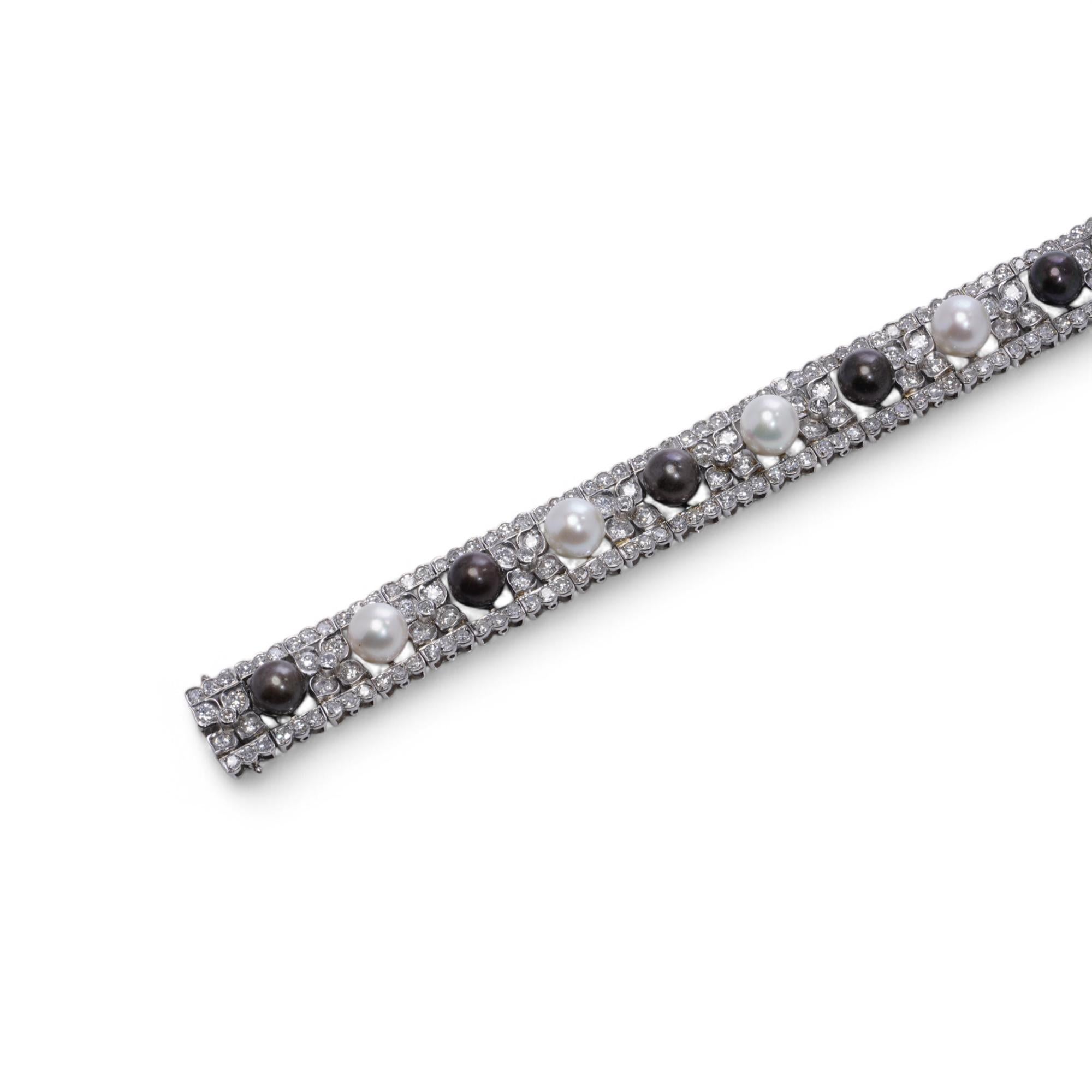 Platinum Akoya and Tahitian Pearl and Diamond Bracelet, 1970s - 180s In Good Condition For Sale In Braintree, GB