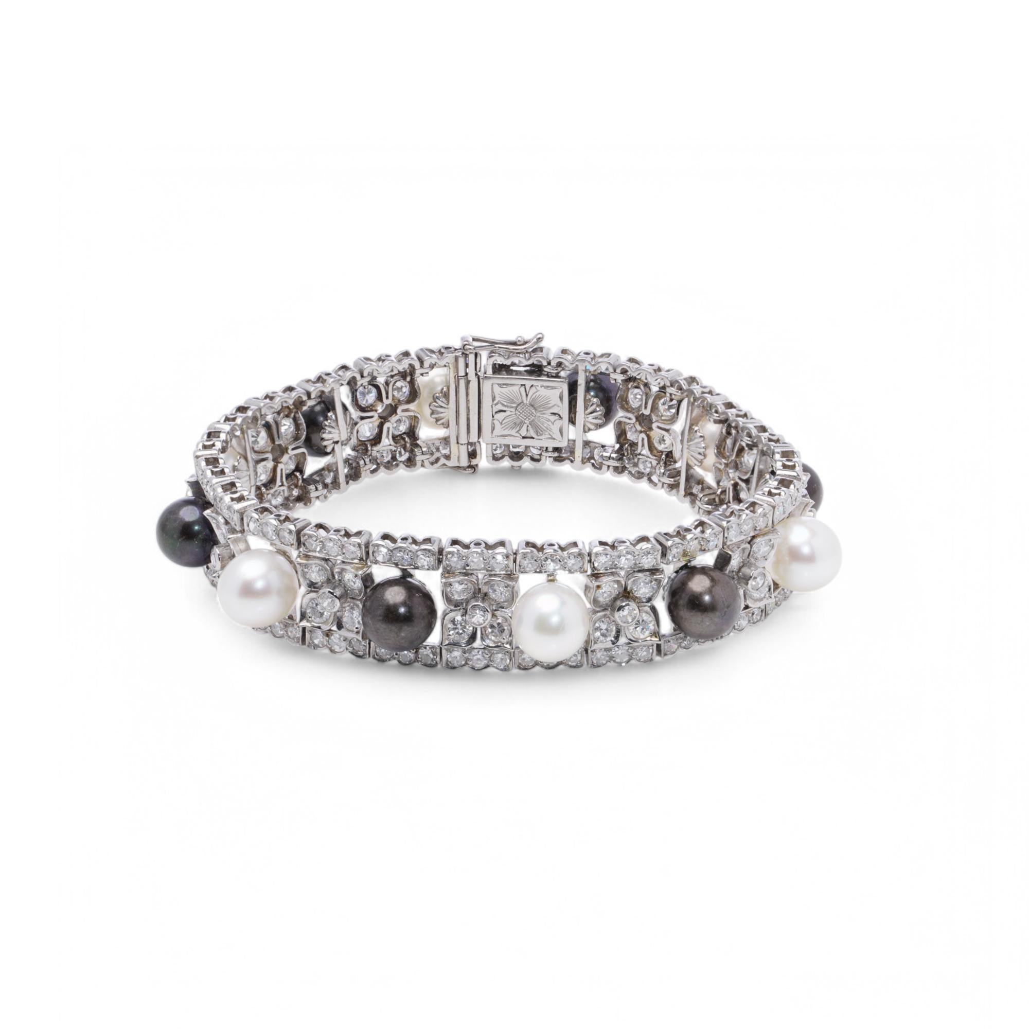 Platinum Akoya and Tahitian Pearl and Diamond Bracelet, 1970s - 180s For Sale 4