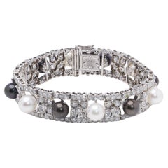 Bracciale in platino con perle Akoya e Tahiti e diamanti, anni '70 - 180s