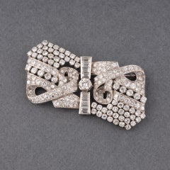 Platinum and 12 Carats Diamonds French Art Deco Brooch