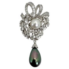 Broche en platine, or blanc 14 carats, perles et diamants