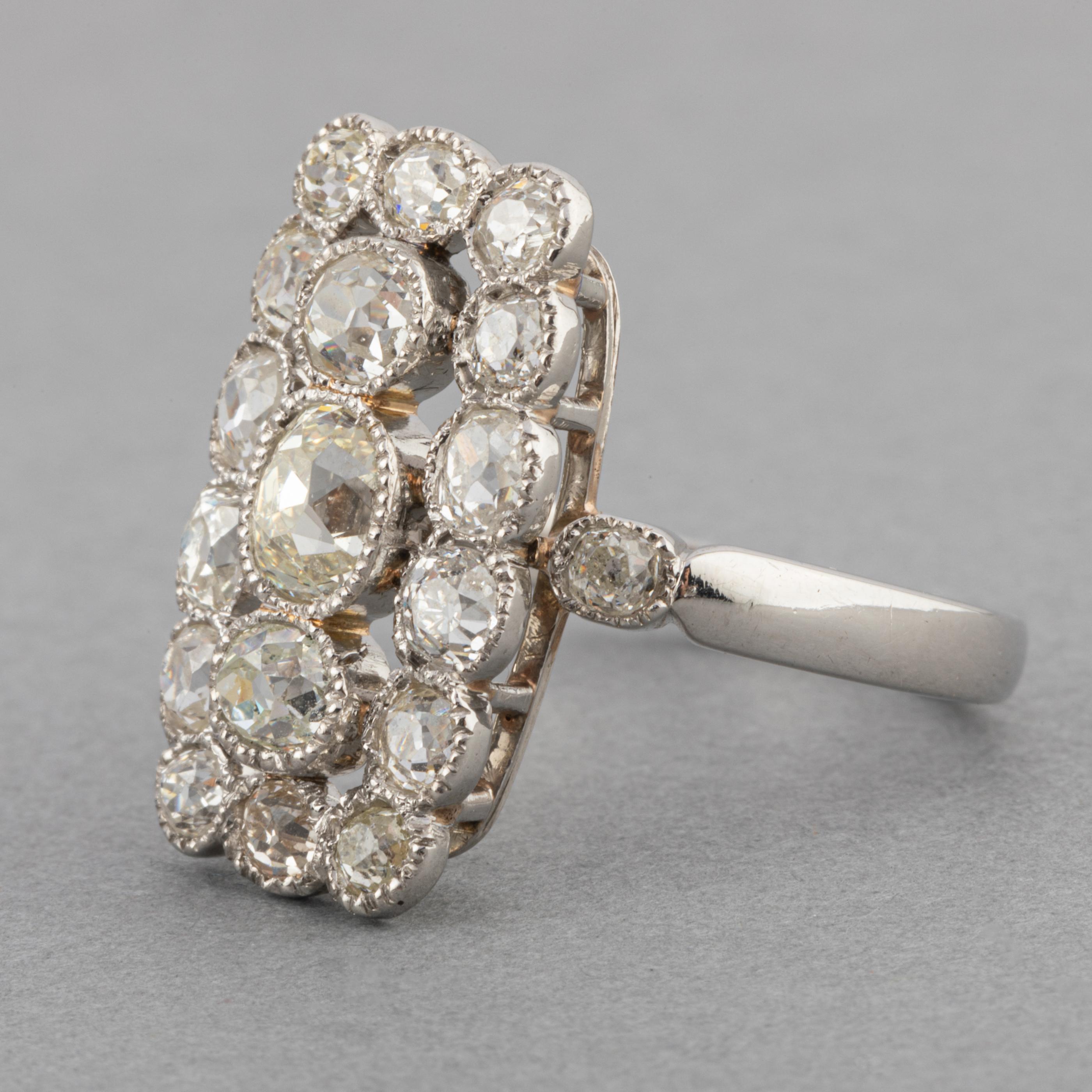 Platinum and 1.50 Carat Diamonds French 1920s Ring In Good Condition For Sale In Saint-Ouen, FR