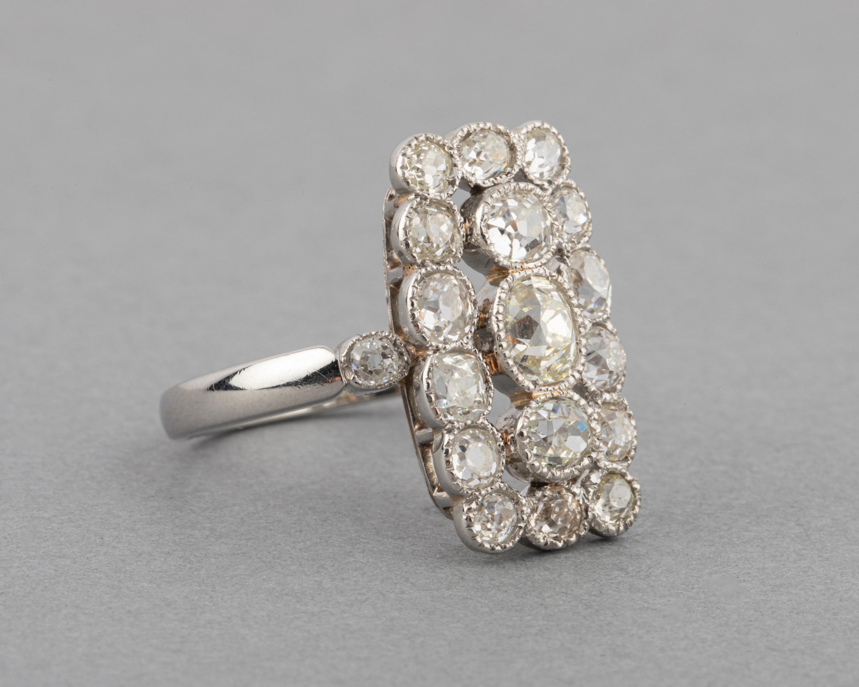 Platinum and 1.50 Carat Diamonds French 1920s Ring For Sale 1