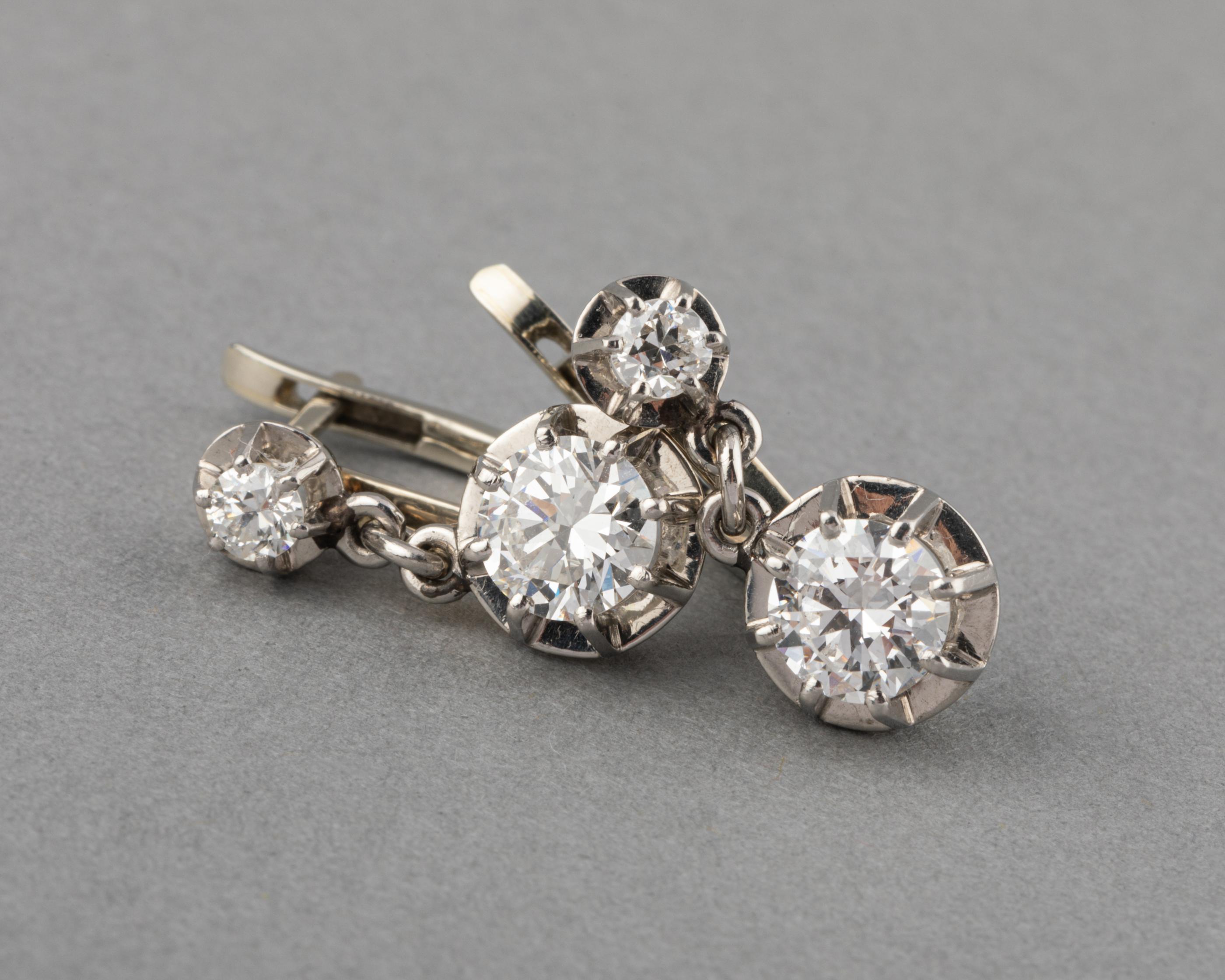 Round Cut Platinum and 1.60 Carat Diamonds French Art Deco Earrings For Sale