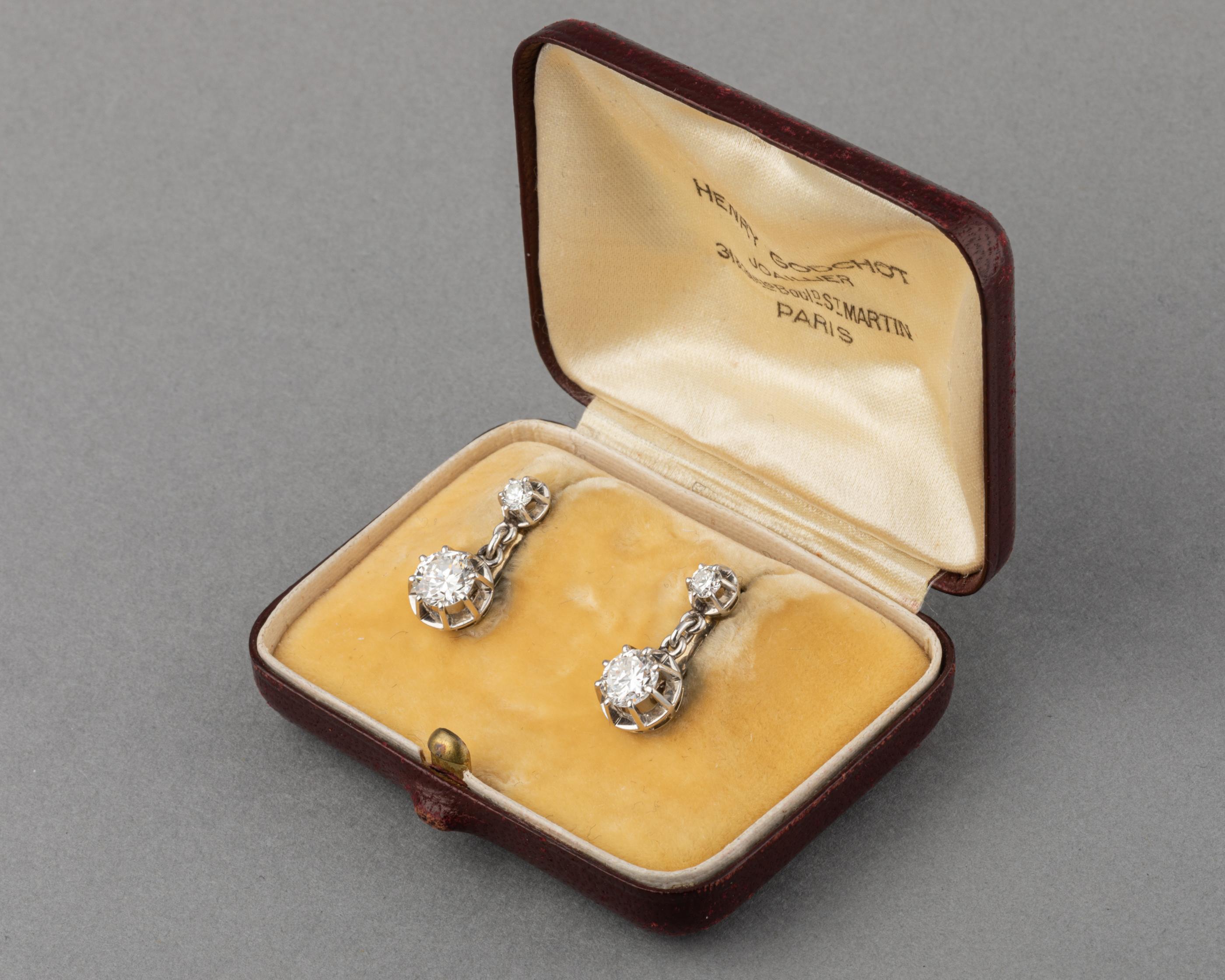 Platinum and 1.60 Carat Diamonds French Art Deco Earrings For Sale 2
