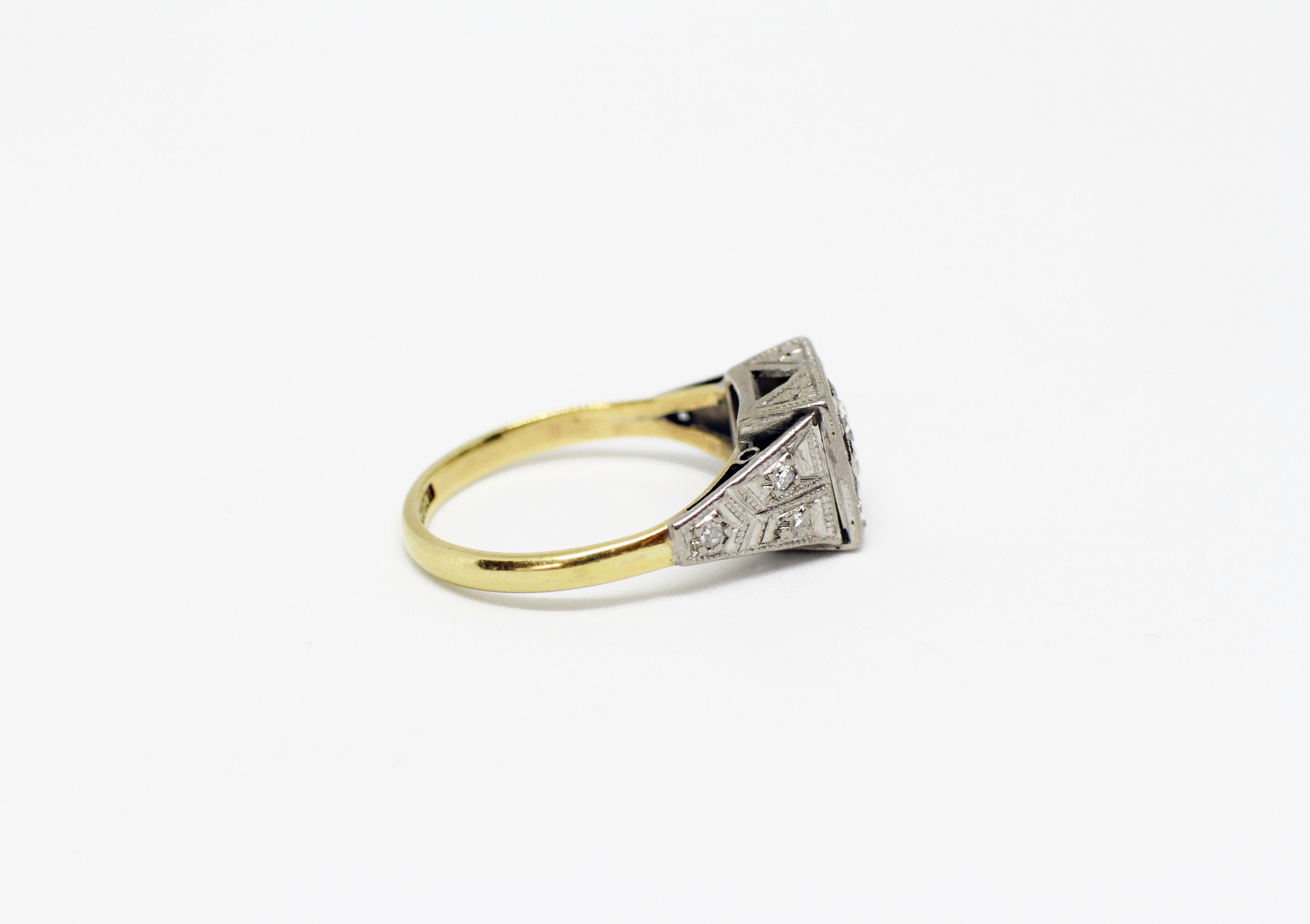 Platinum and 18 Carat Gold Art Deco Diamond Engagement Ring In Good Condition In London, GB
