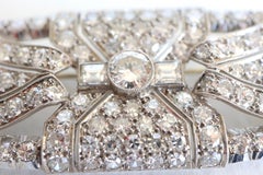 Art Deco Brooch circa 1930 Diamonds Platinum 950 and 18 Carat White Gold