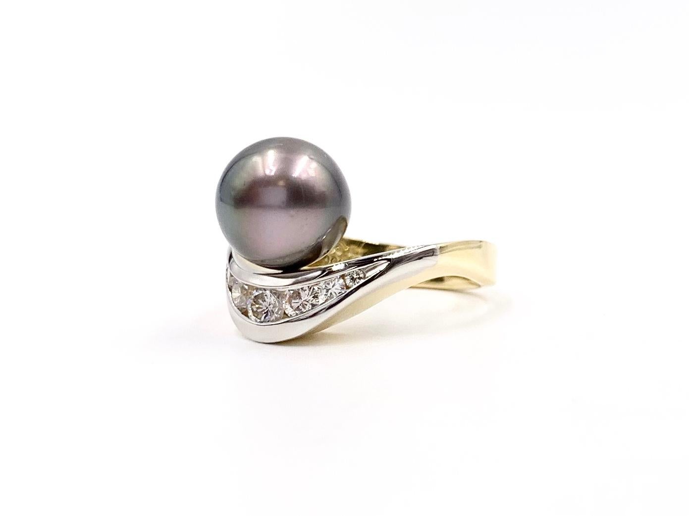 Platinum and 18 Karat Diamond and Tahitian Pearl Ring In Good Condition For Sale In Pikesville, MD