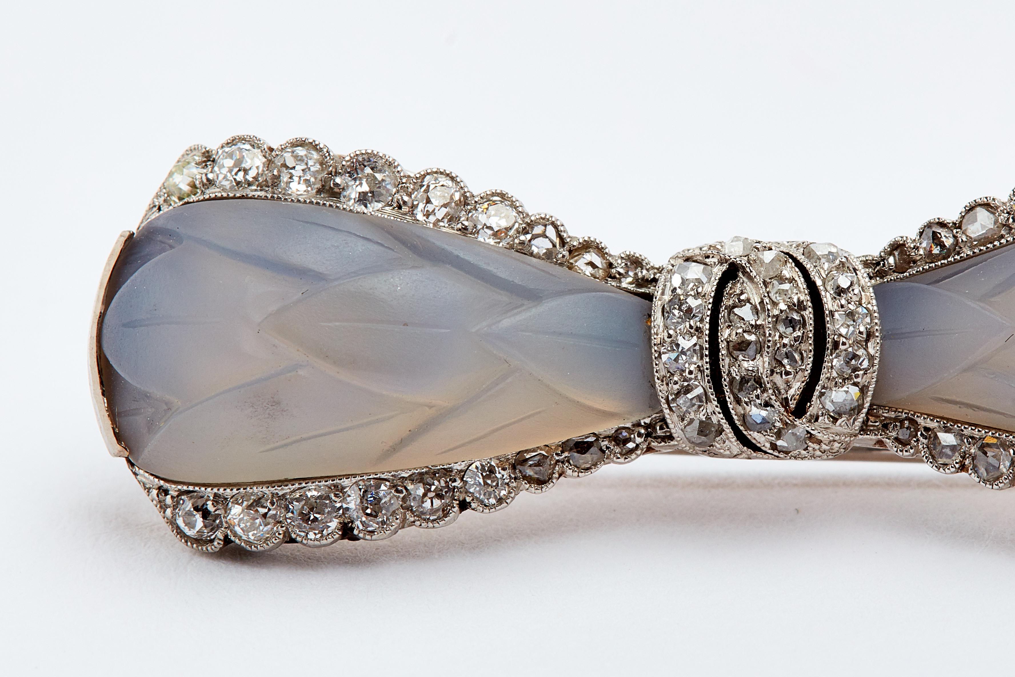 Platinum and 18 Karat Gold Carved Crystal and Diamond Antique Bow Brooch In Good Condition In New York, NY