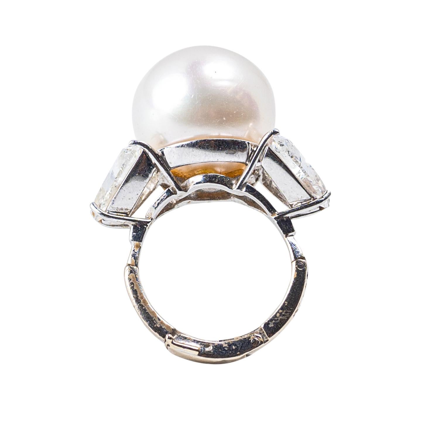 Anello in platino e oro bianco 18 carati con perle dei mari del sud e diamanti In condizioni buone in vendita a Palm Beach, FL