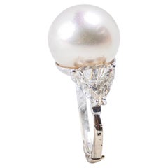 Anello in platino e oro bianco 18 carati con perle dei mari del sud e diamanti