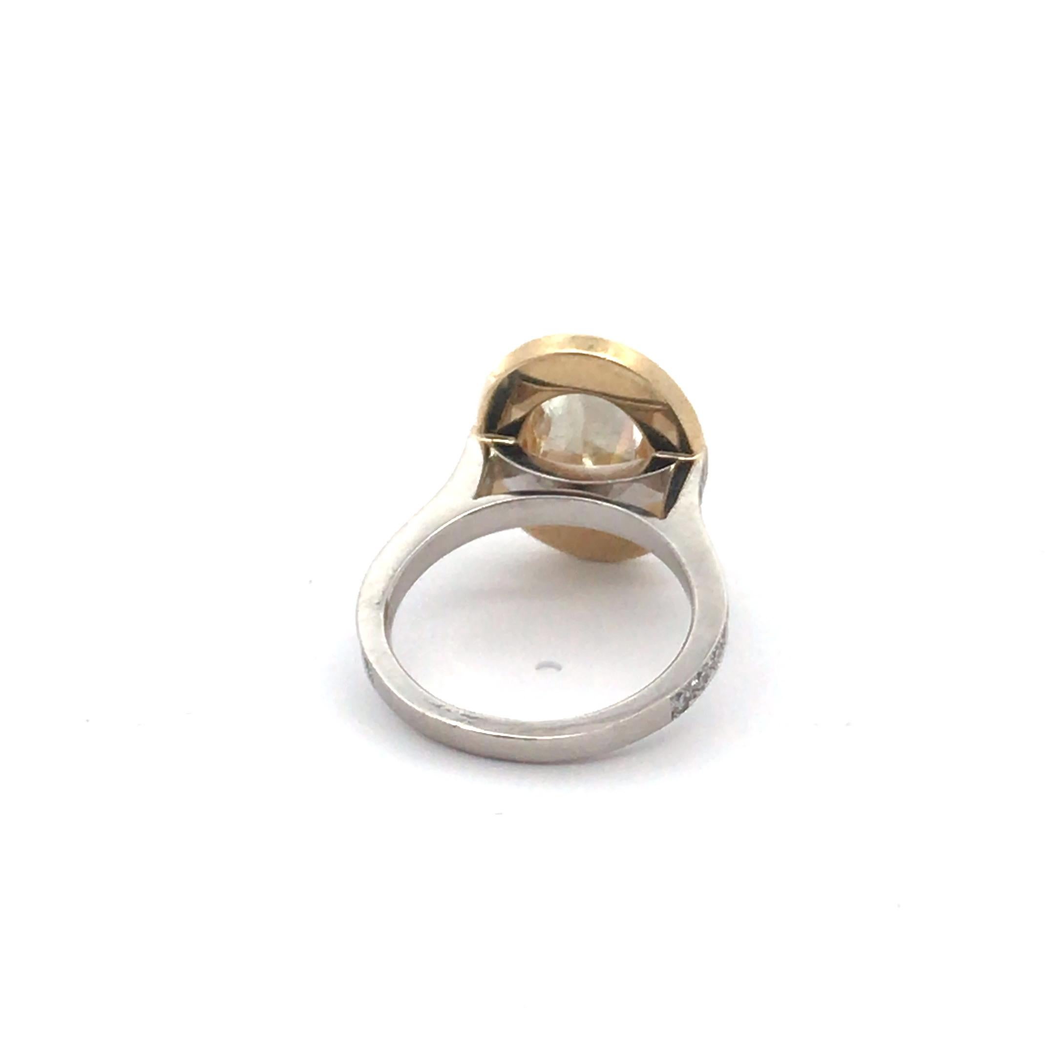 Bague fantaisie en platine et or jaune 18 carats avec diamant jaune clair de 5,02 carats certifié GIA Unisexe en vente