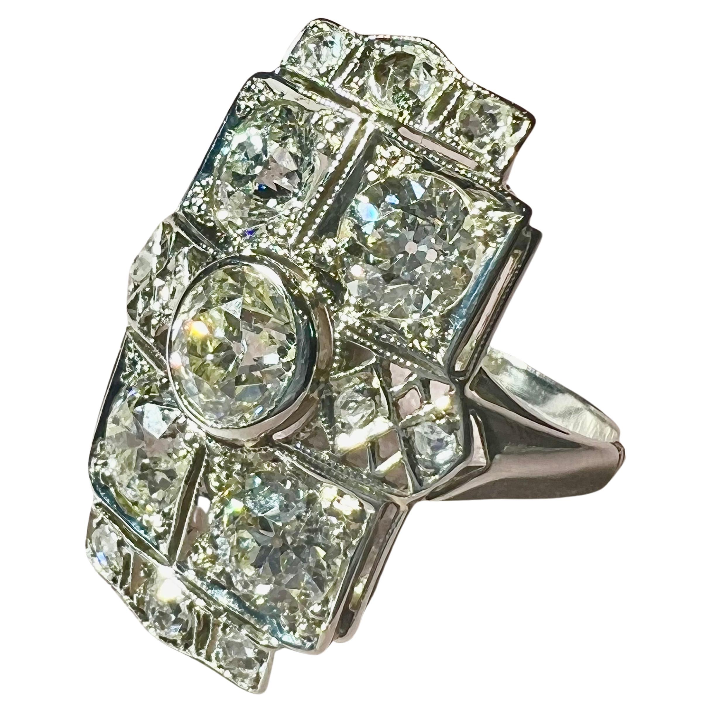  Art Deco , Platinum and 18ct Gold , Ring, Set with Old-Cut Diamonds, 1930 Period 
