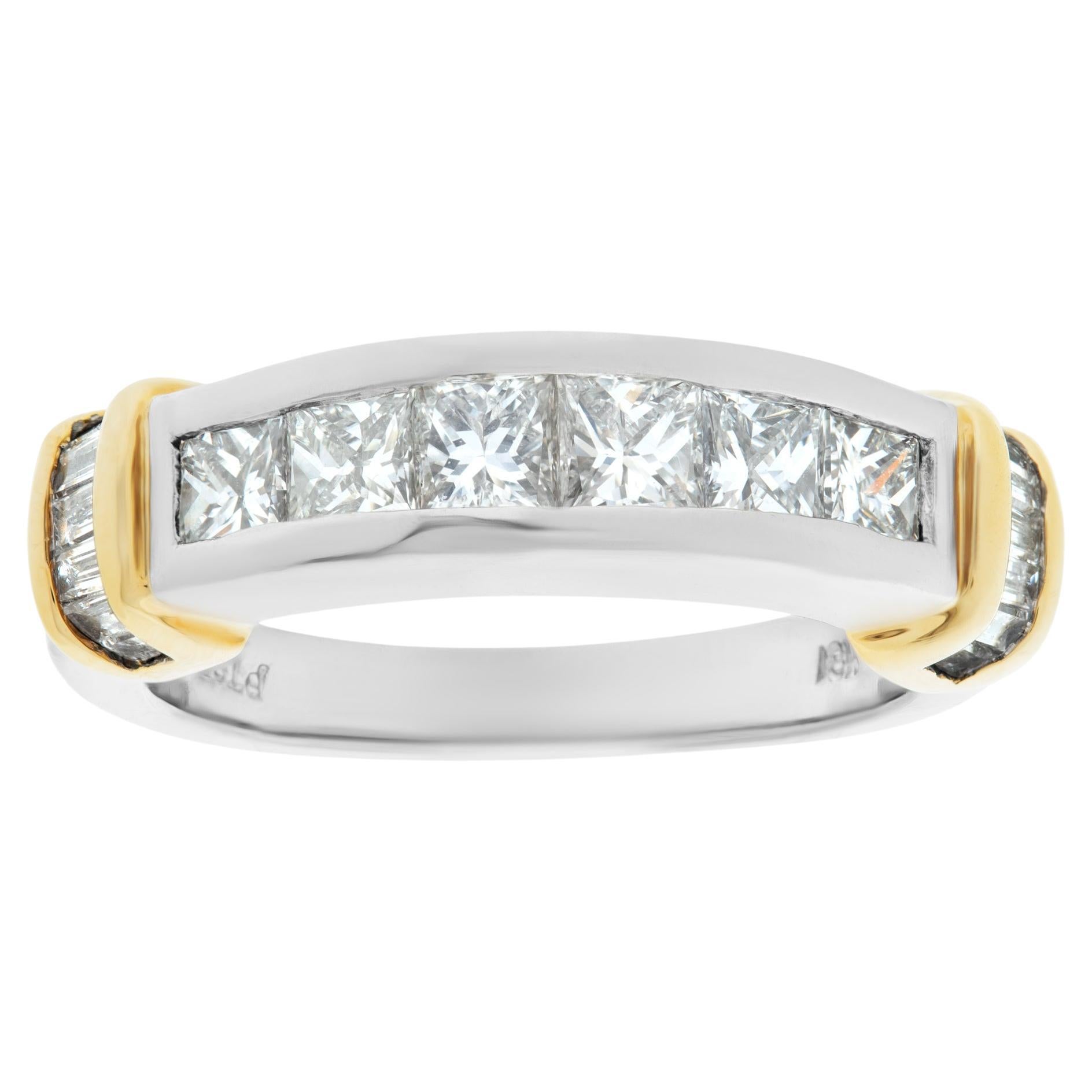 Platinum and 18k Gold Diamond Ring with App. 1.50 Cts in Brilliant Cut  Diamonds For Sale at 1stDibs