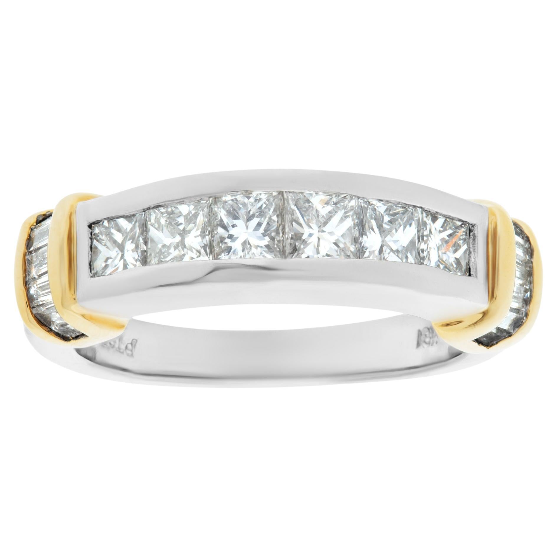 Platinum and 18k Gold Diamond Ring with App. 1.50 Cts in Brilliant Cut Diamonds