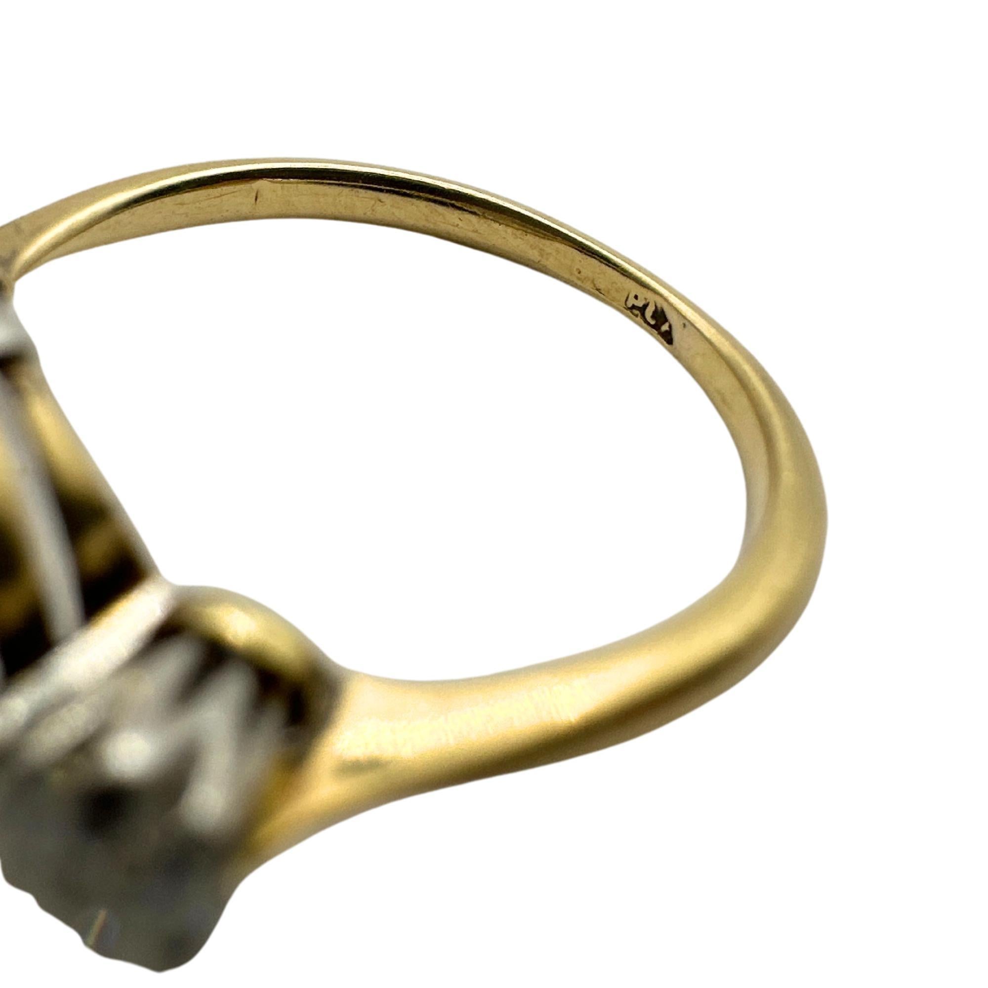 Verlobungsring aus Platin und 18 Karat viktorianischem Dreistein-Diamant (Rundschliff)