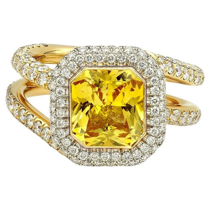 Bague cocktail en platine et or jaune 18 carats, saphir 3,00 carats et diamant halo