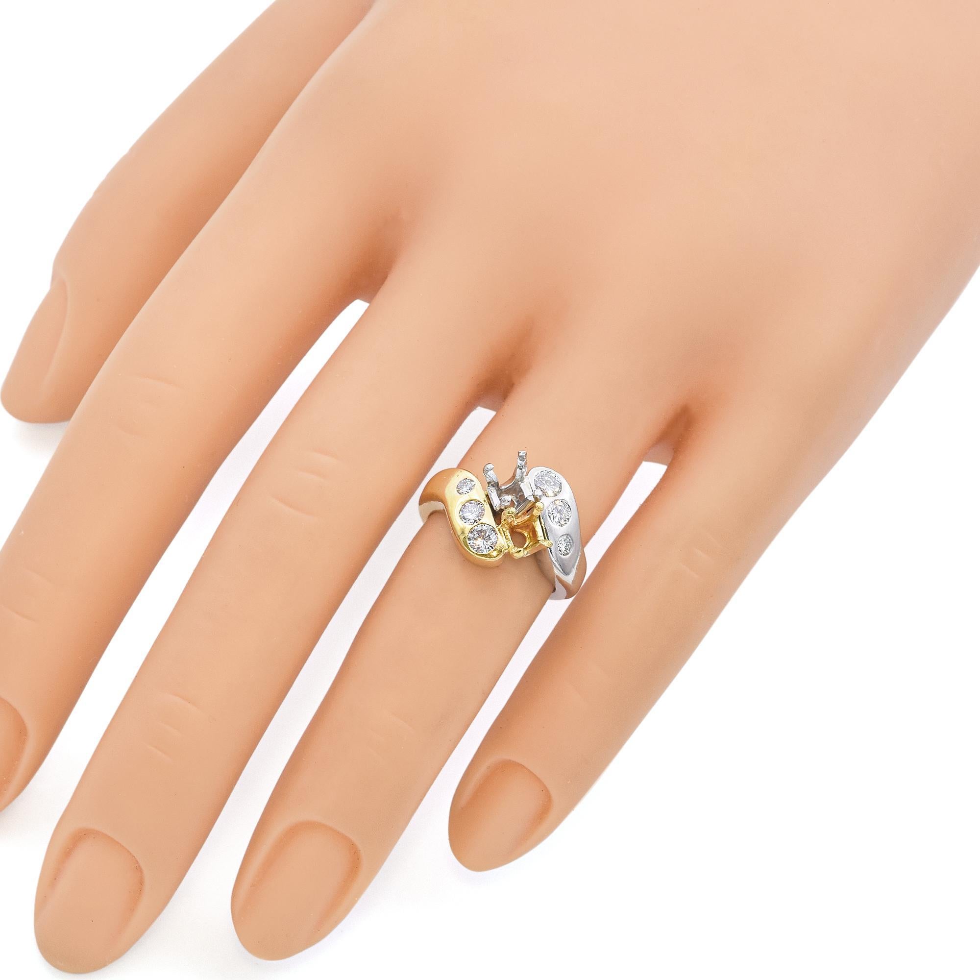 Taille ronde Bague de fiançailles en platine et or jaune 18k avec diamant en demi-monture en vente