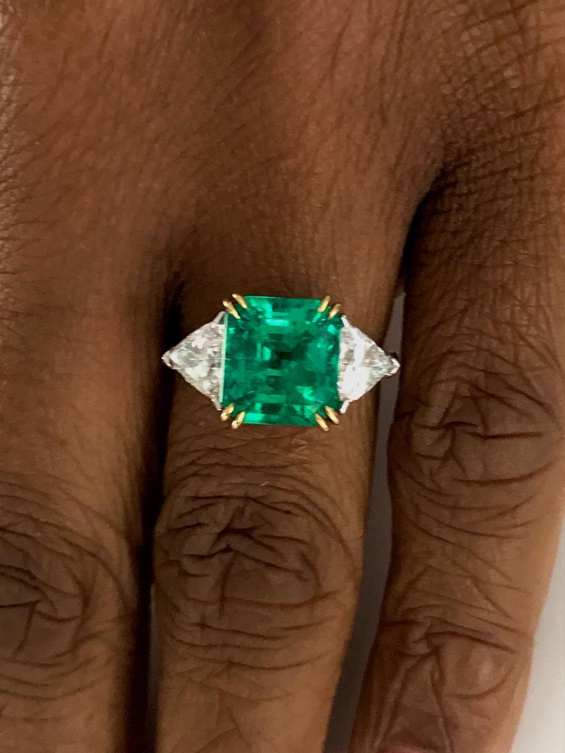 Platinum and 18 Karat Yellow Gold 3.47 Carat Emerald and Diamond Ring In New Condition For Sale In New York, NY