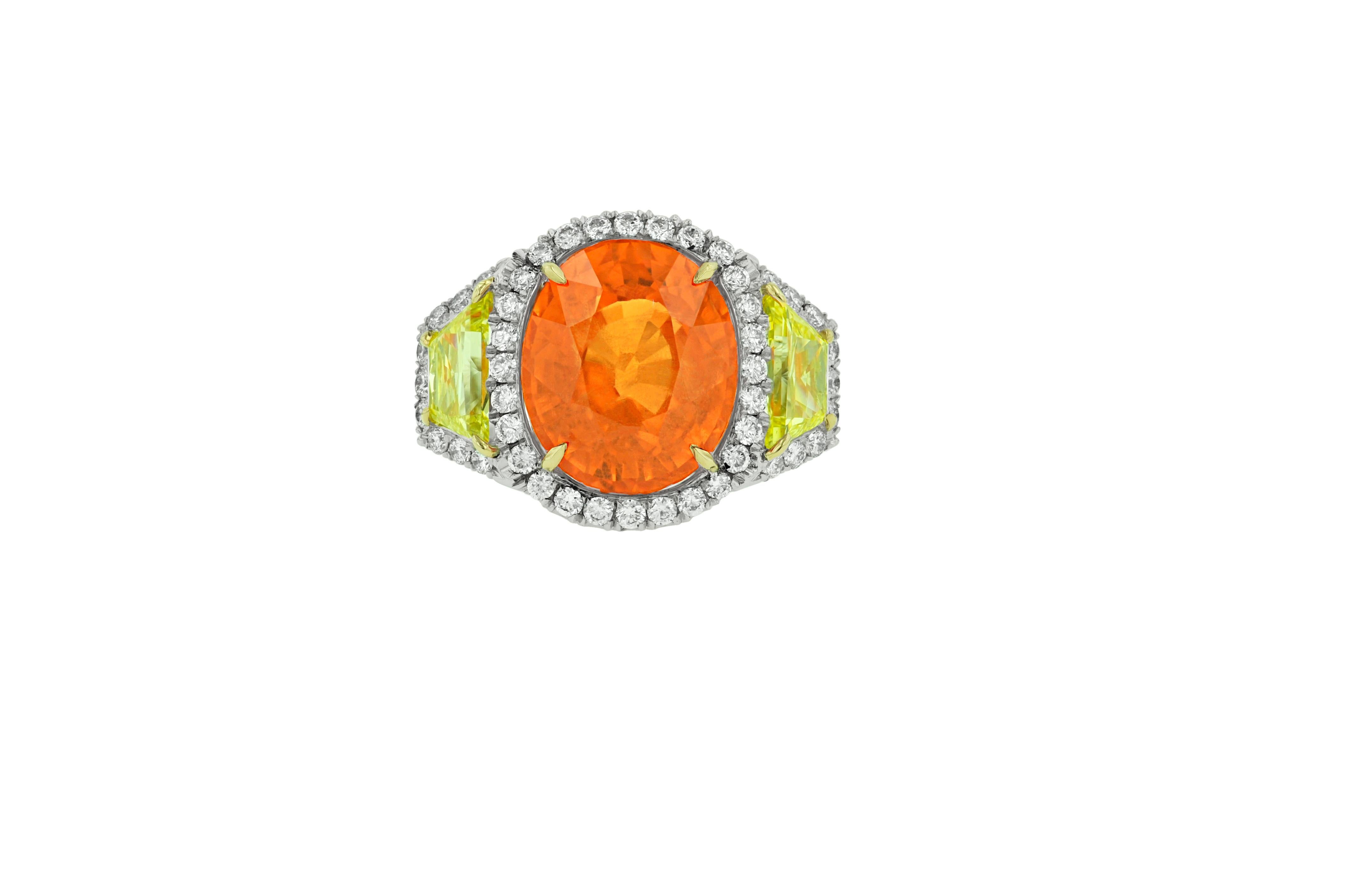 Platin und 18k Gelbgold Mandarin Granat Ring Features 13,20 Karat Granat und 1,50 gelbe Diamanten und 1,50ct von runden Diamanten (F-g Vs) Karat von gelben Diamanten
