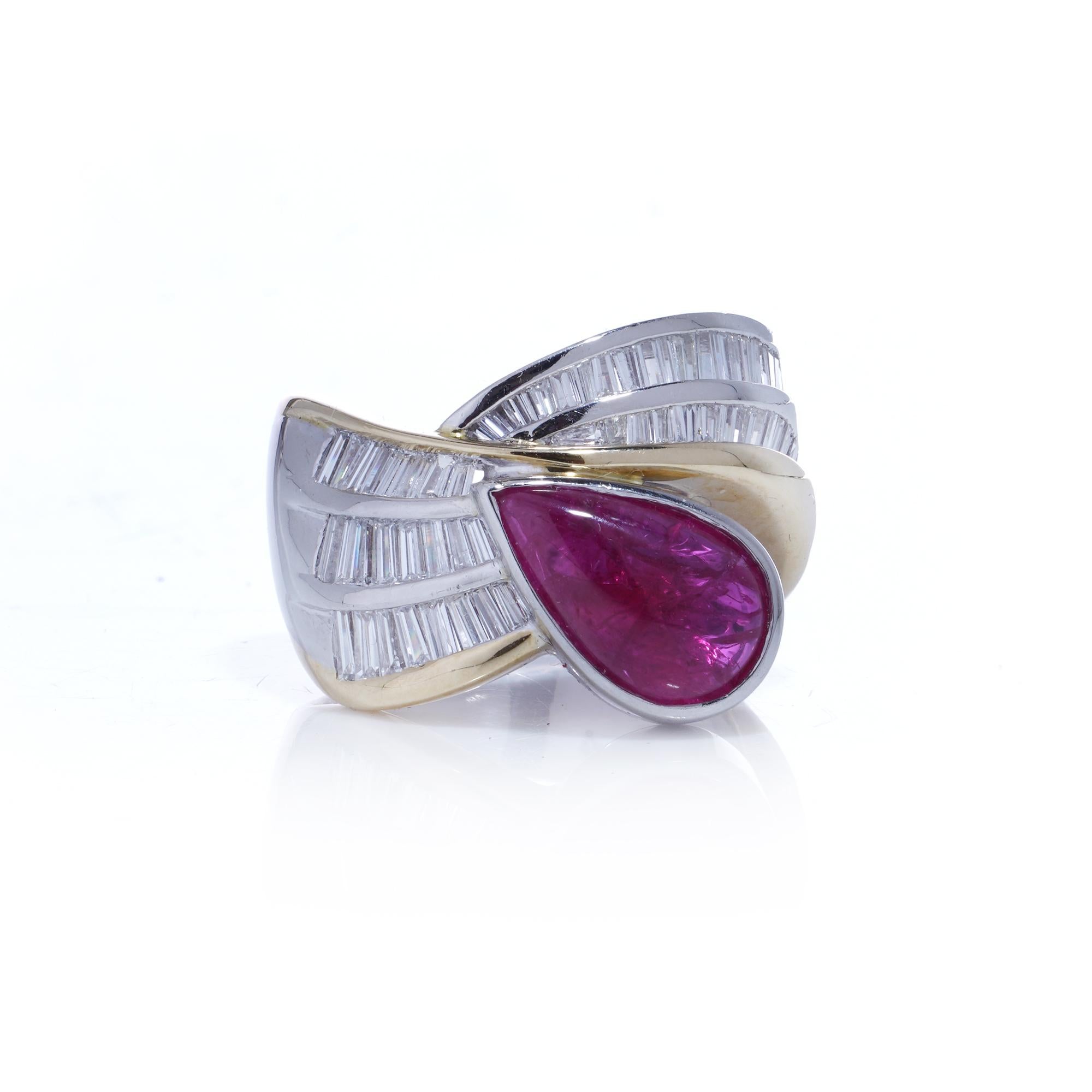 Platinum & 18kt Gold Ring with 2.70ct Ruby & 0.96ct Diamonds In Good Condition For Sale In Braintree, GB