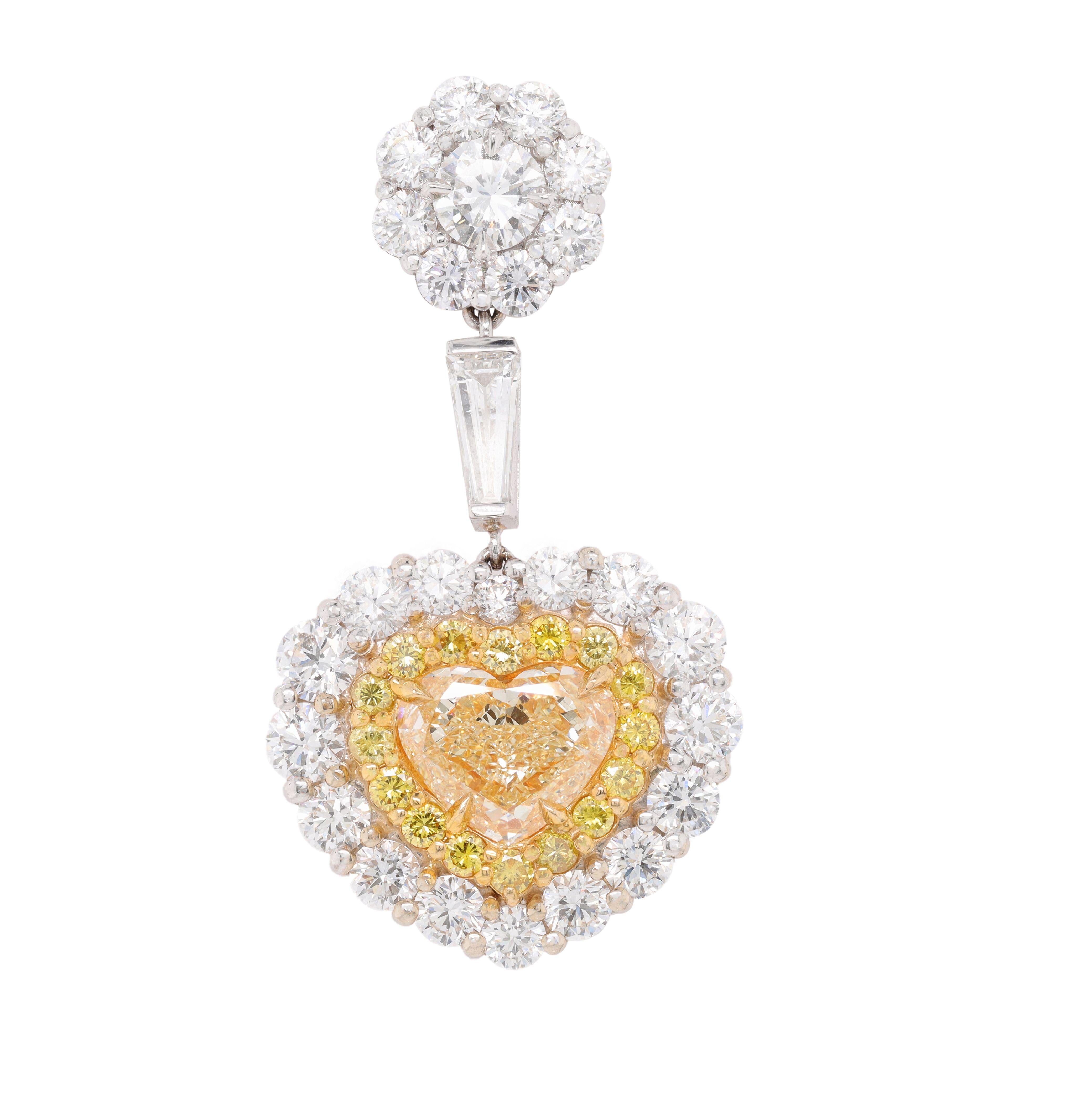 Platinum and 18kt Magnificent Earrings with Fancy Yellow Diamonds In New Condition For Sale In New York, NY