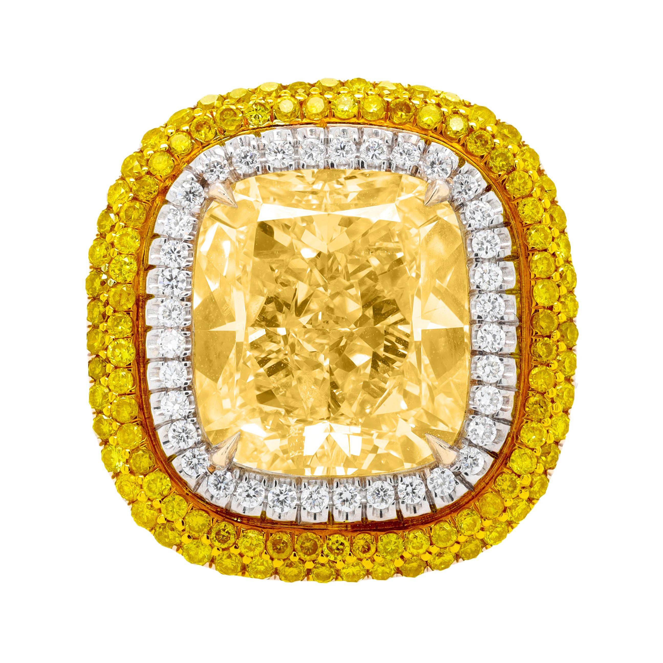 Bague de fiançailles en platine et or jaune 18 carats avec diamant central taille coussin