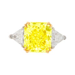 Bague en platine et or jaune 18 carats avec diamant central et jaune fantaisie naturel
