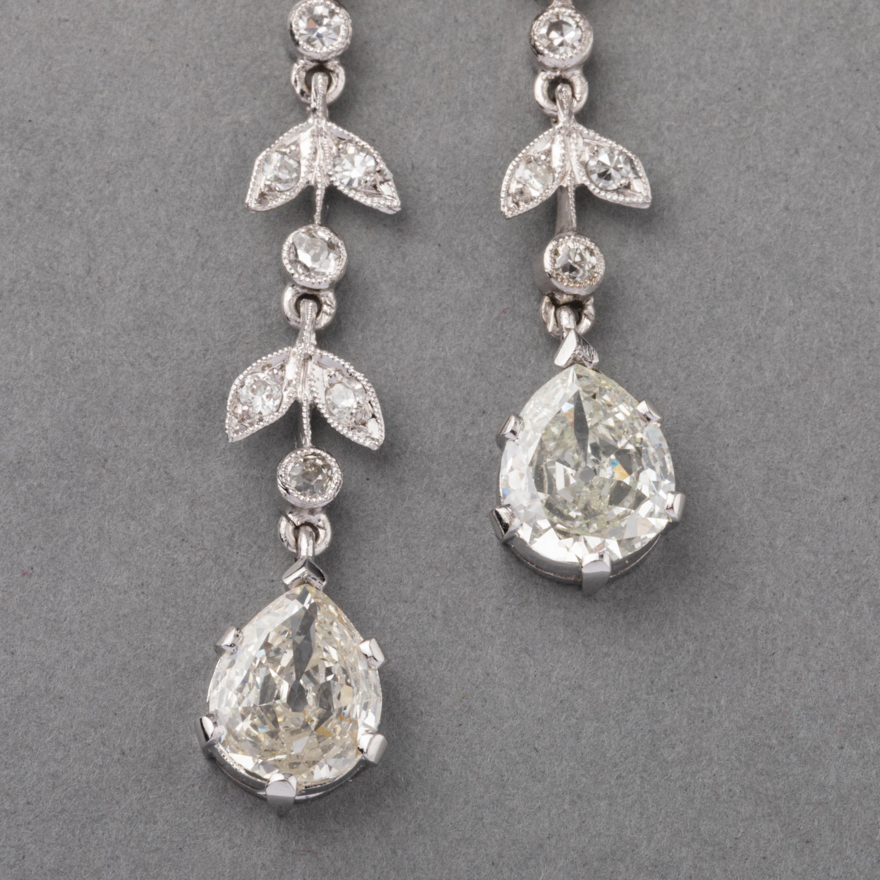 Belle Époque Platinum and 1.90 Carats Diamonds French Antique Necklace For Sale