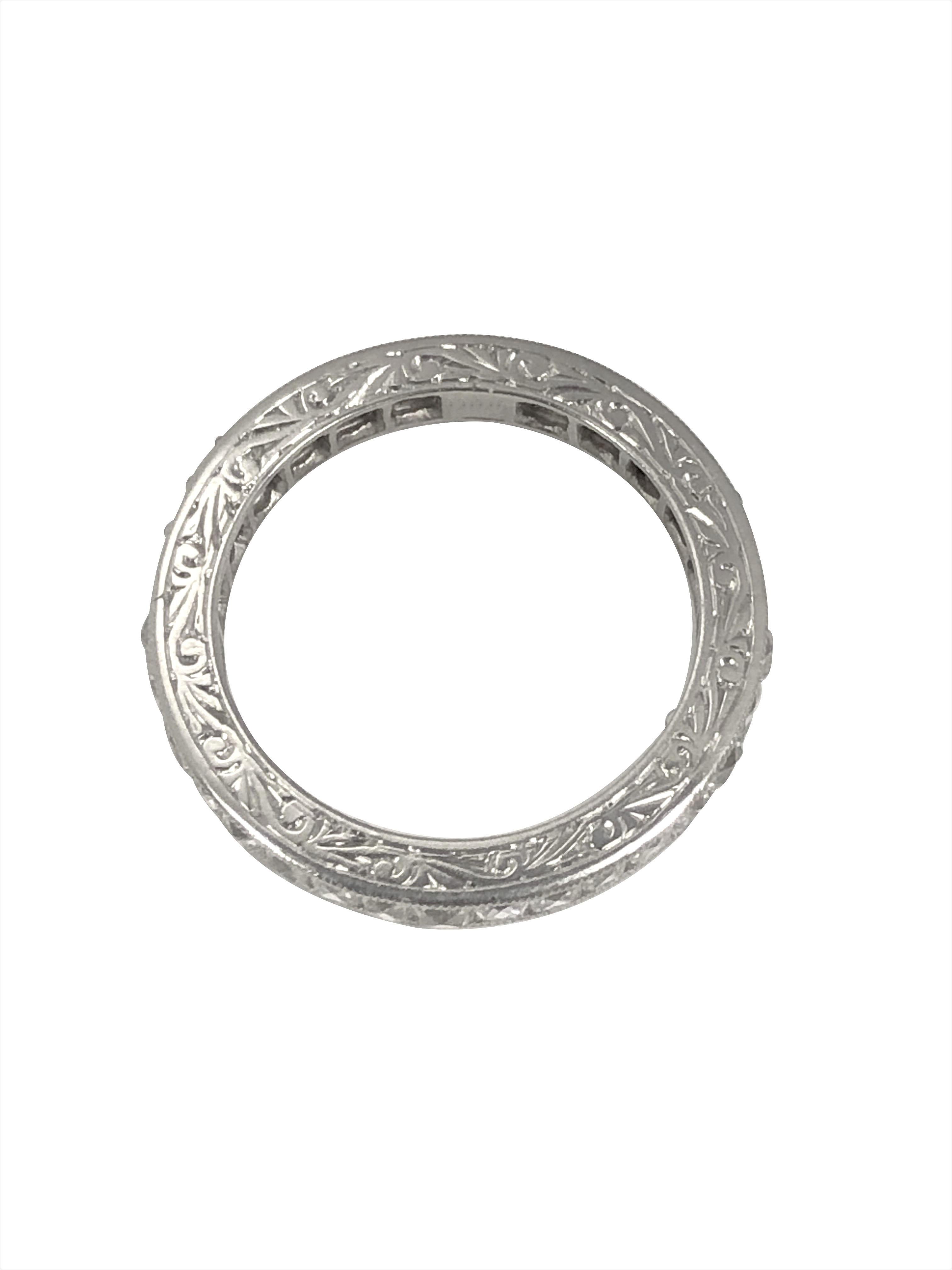Eternity-Ring aus Platin mit 2 Karat Diamanten im französischen Schliff (Französischer Schliff) im Angebot