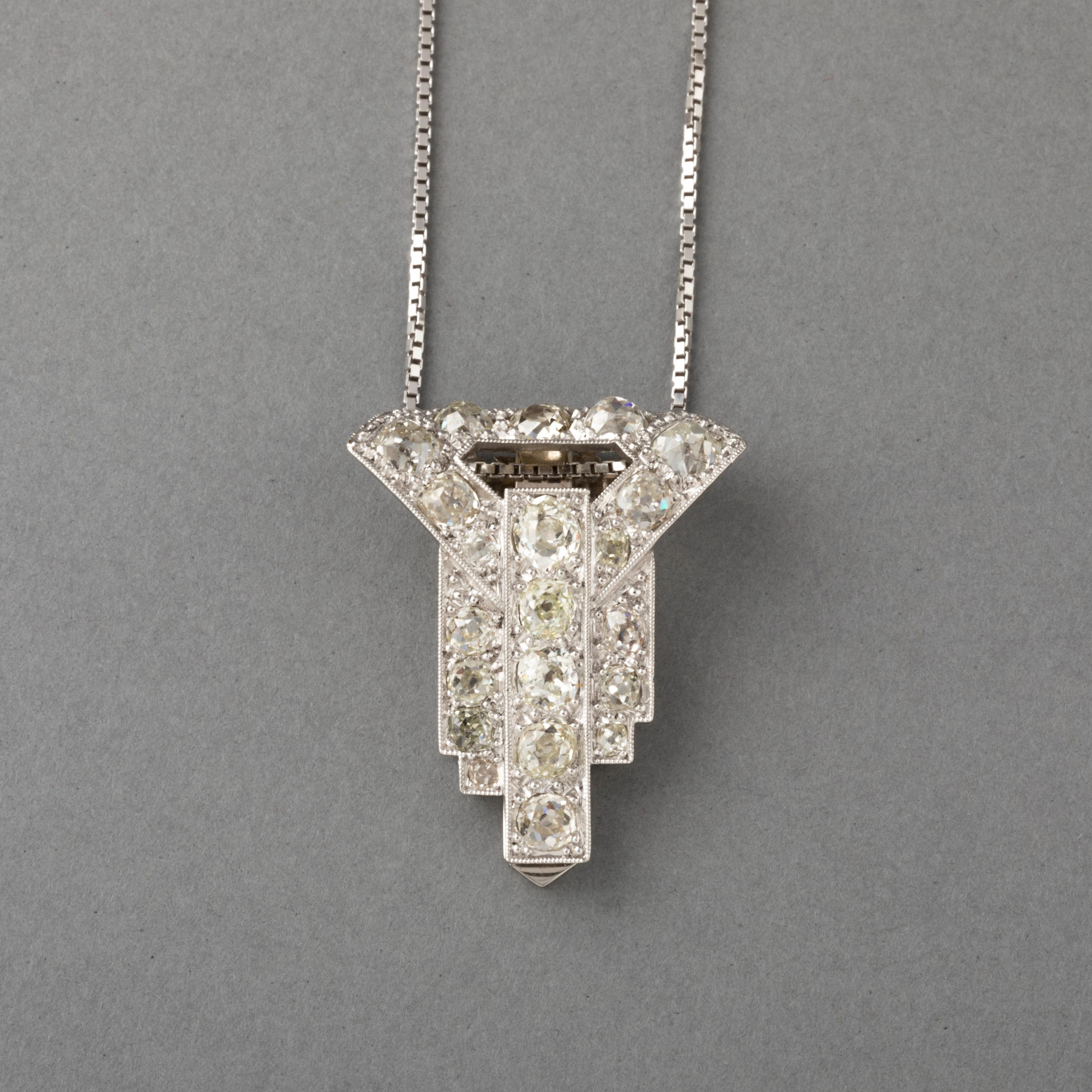 Platinum and 2.40 Carats Diamonds French Art Deco Clip.

Very beautiful clip, made in France circa 1930. The design is elegant.
Made In Platinum and diamonds. The cut is old european cut.
The diamonds are good quality, they are clear. 2.40 Carats