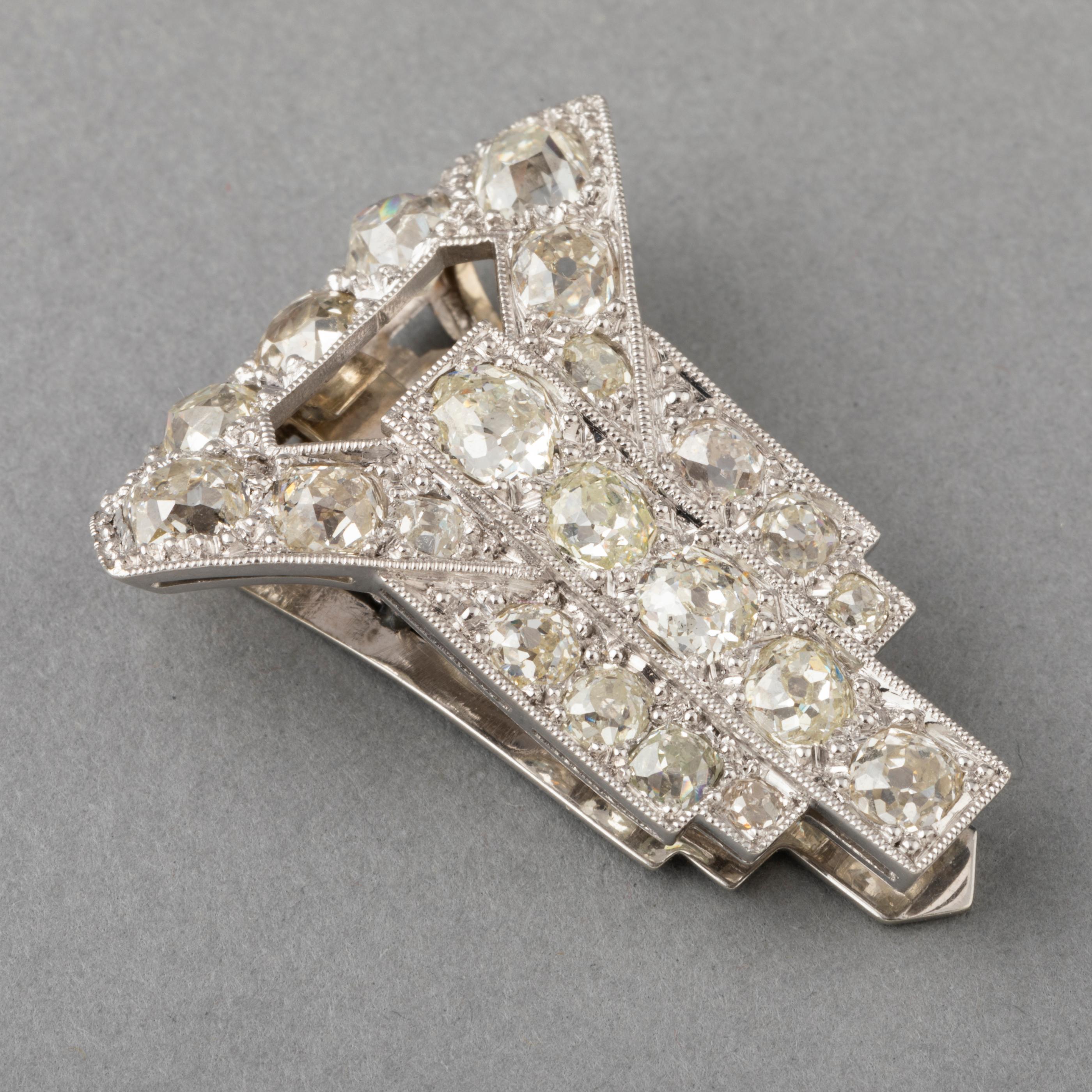 Platinum and 2.40 Carat Diamonds French Art Deco Clip 1