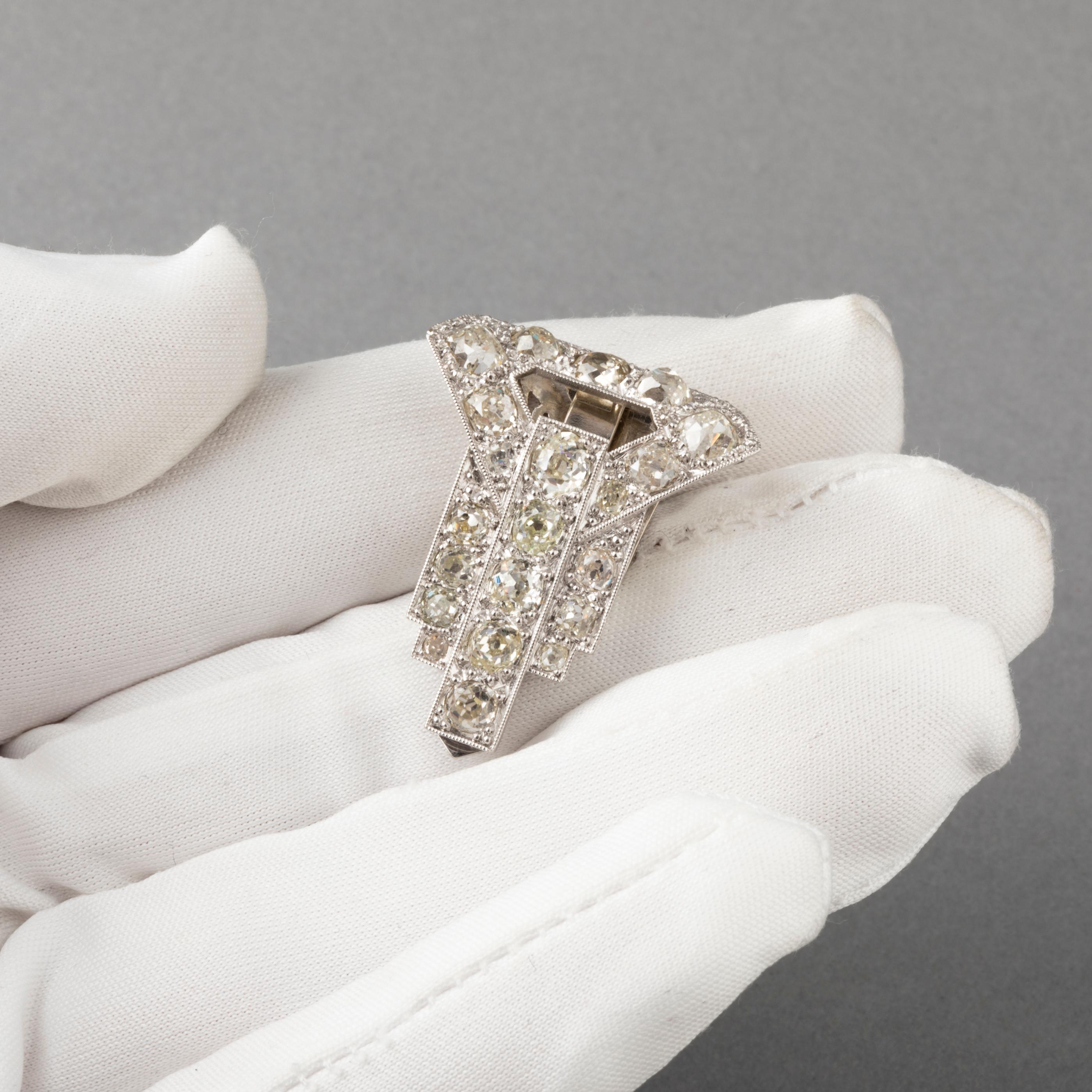 Platinum and 2.40 Carat Diamonds French Art Deco Clip 2
