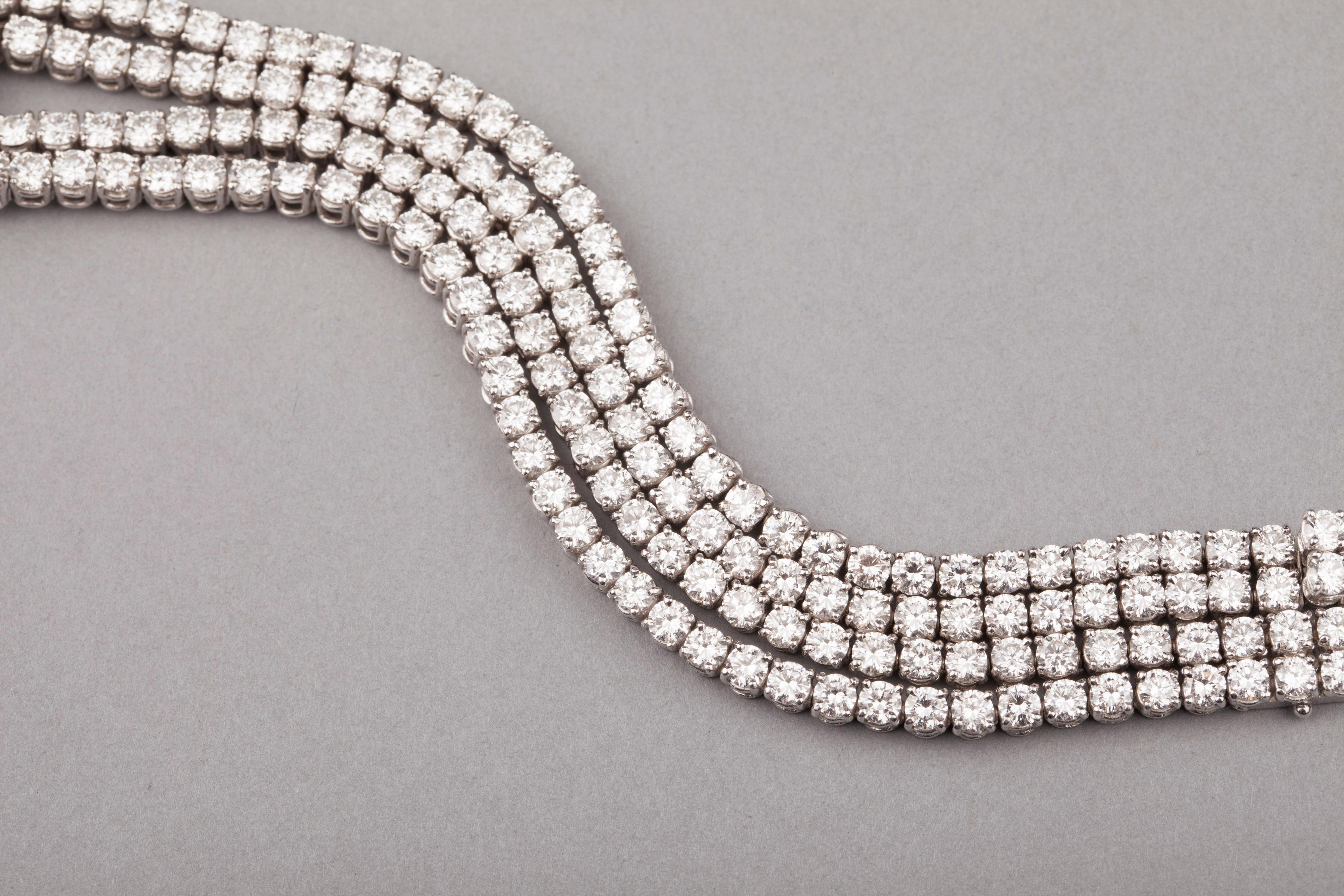 Platinum and 30 Carat Diamonds French Necklace For Sale 2