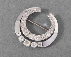 Platinum and 5.50 Carats Diamonds French Art Deco Crescent Brooch