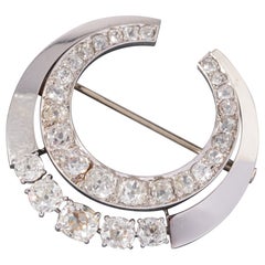 Platinum and 5.50 Carats Diamonds French Art Deco Crescent Brooch