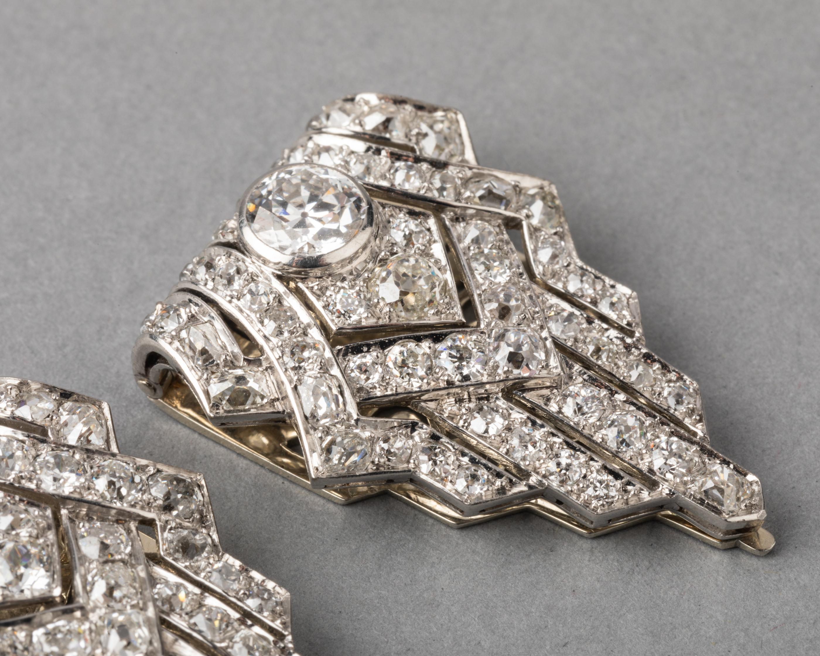 Platinum and 6 Carat Diamonds French Art Deco Clips Brooches In Good Condition In Saint-Ouen, FR