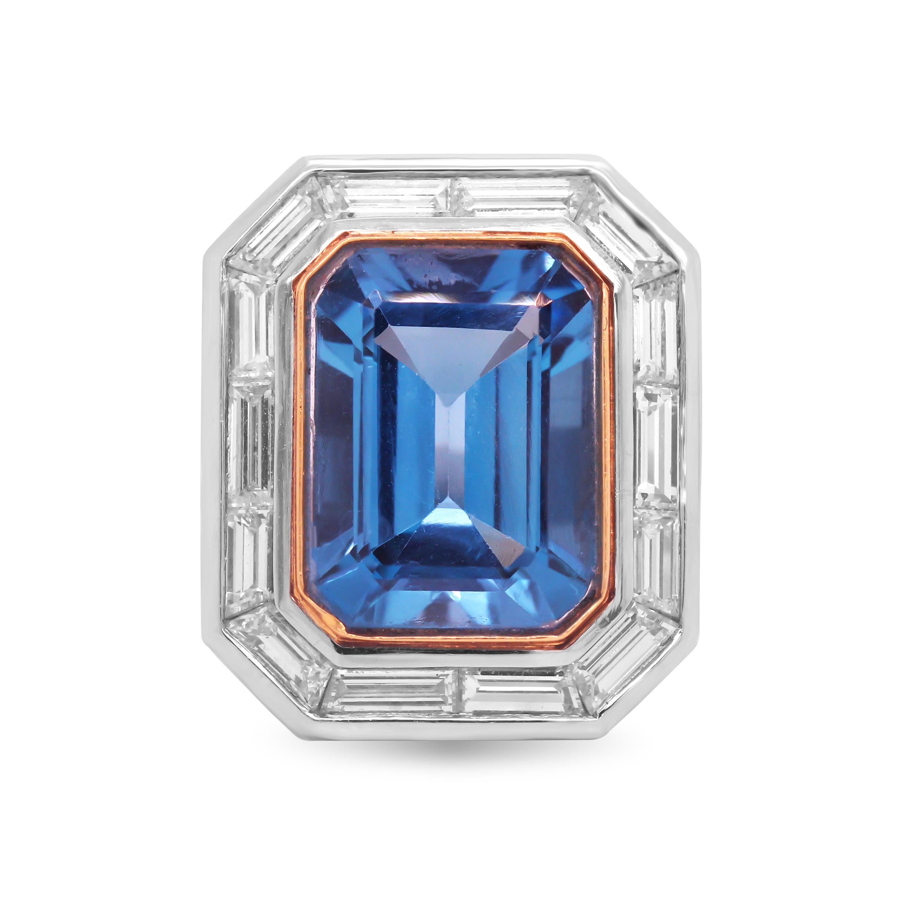 Bague en platine et diamant taille baguette avec topaze bleue au centre

Cette bague présente un centre en topaze bleue impeccable, de couleur très vive, entouré de 10 carats et de diamants.

L'anneau est fabriqué en platine avec de l'or 18K