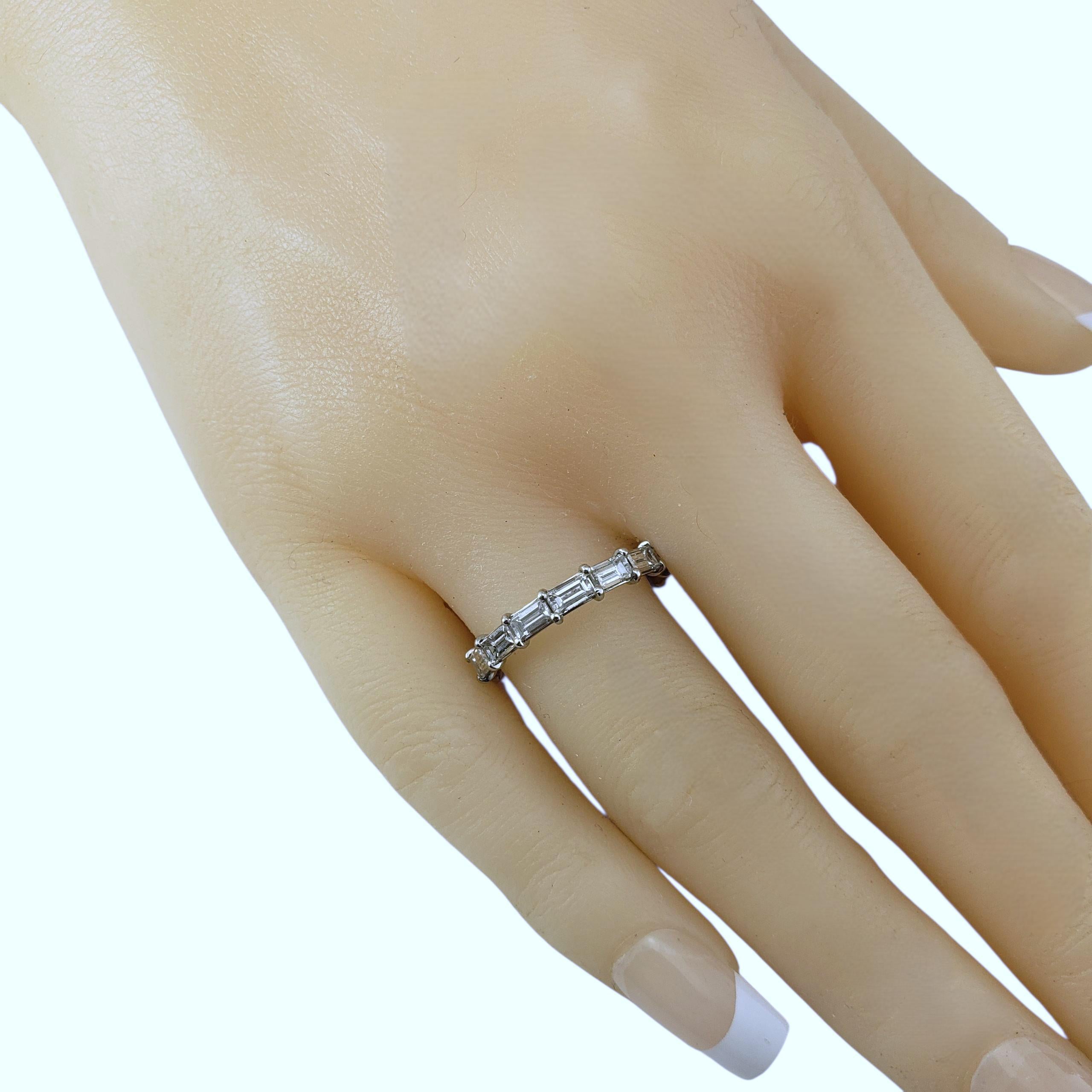 Anello Eternity Band in platino e diamanti baguette misura 6 #22299 in vendita 1