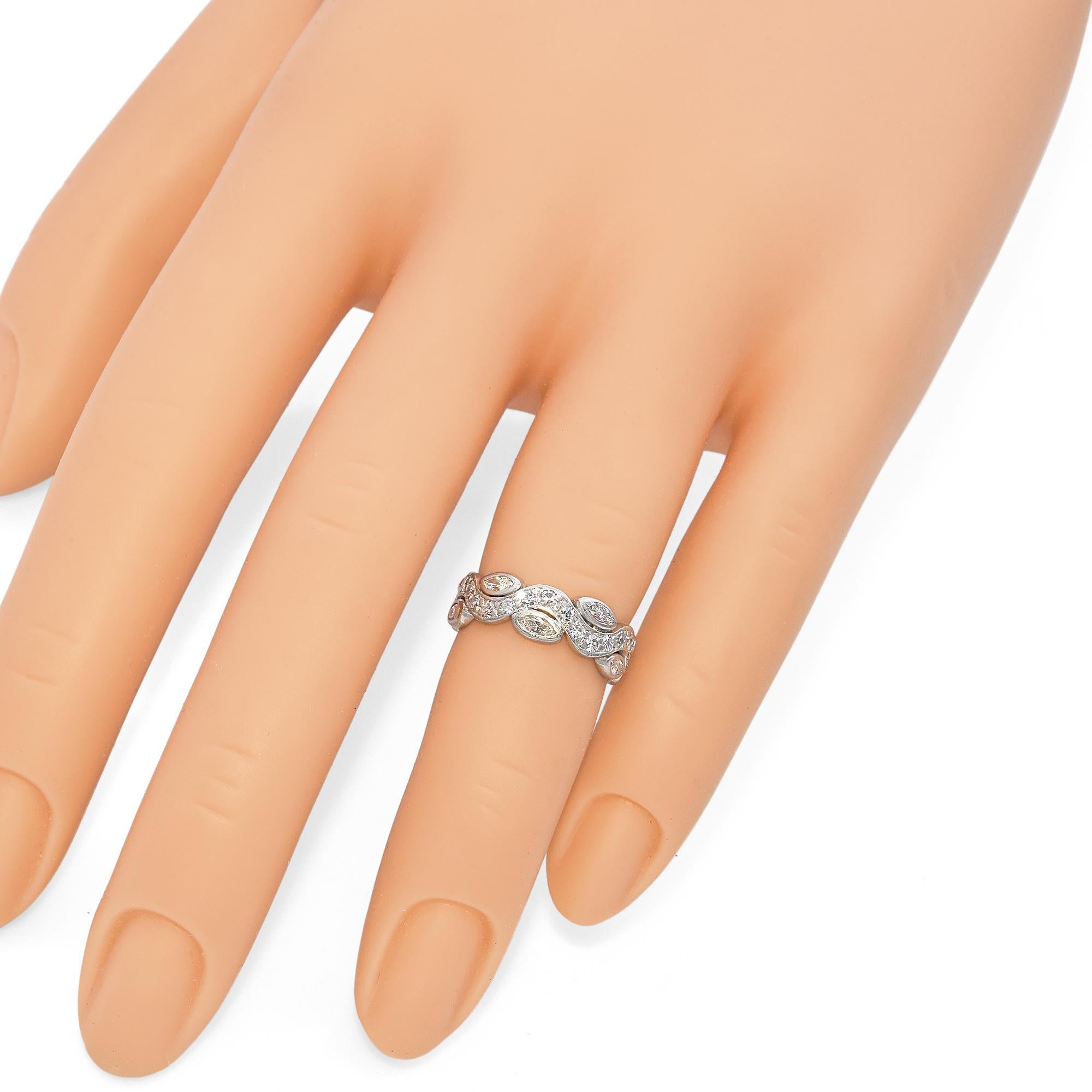 Taille Marquise Bracelet éternel en platine et diamants à flux alternés en vente