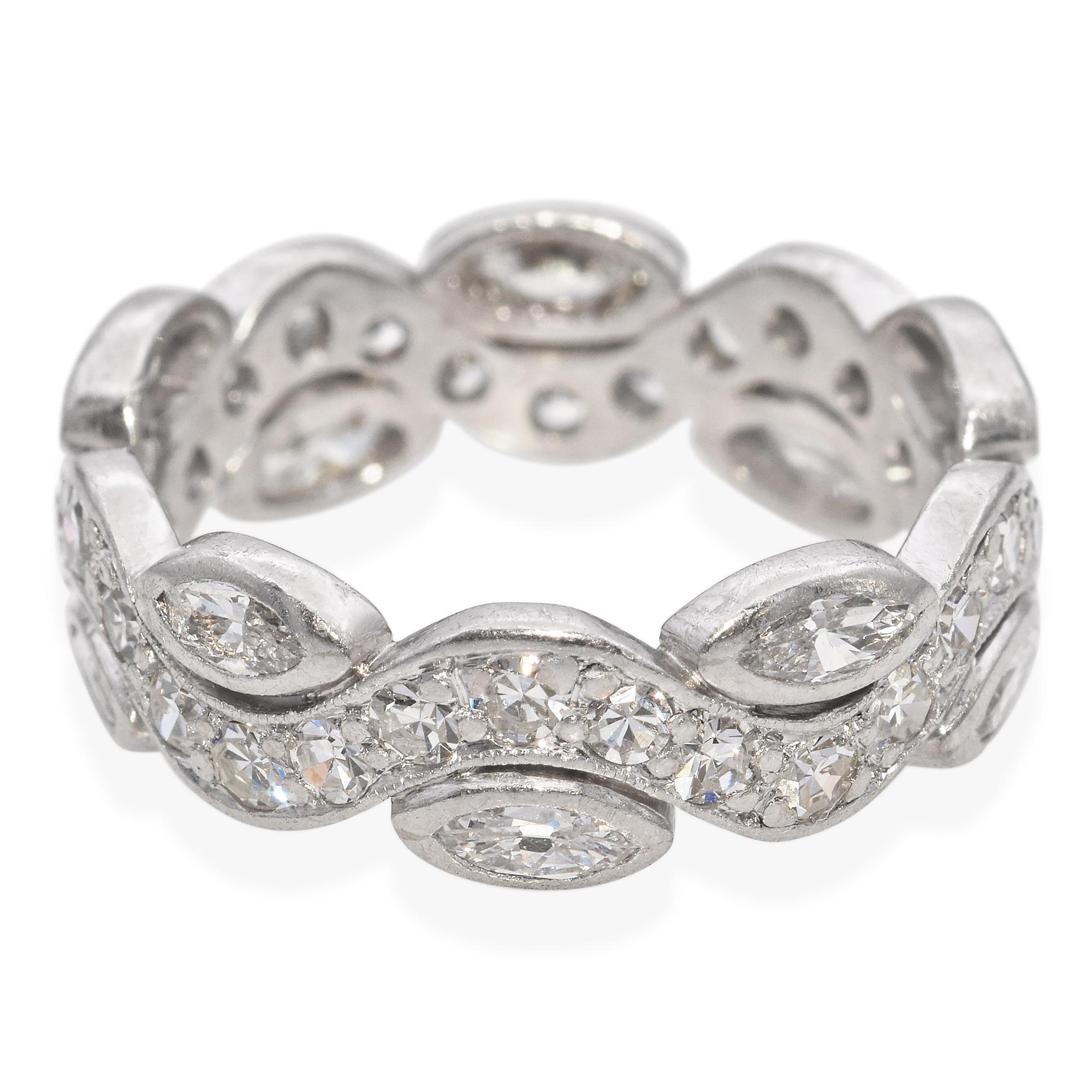 Bracelet éternel en platine et diamants à flux alternés Bon état - En vente à New York, NY
